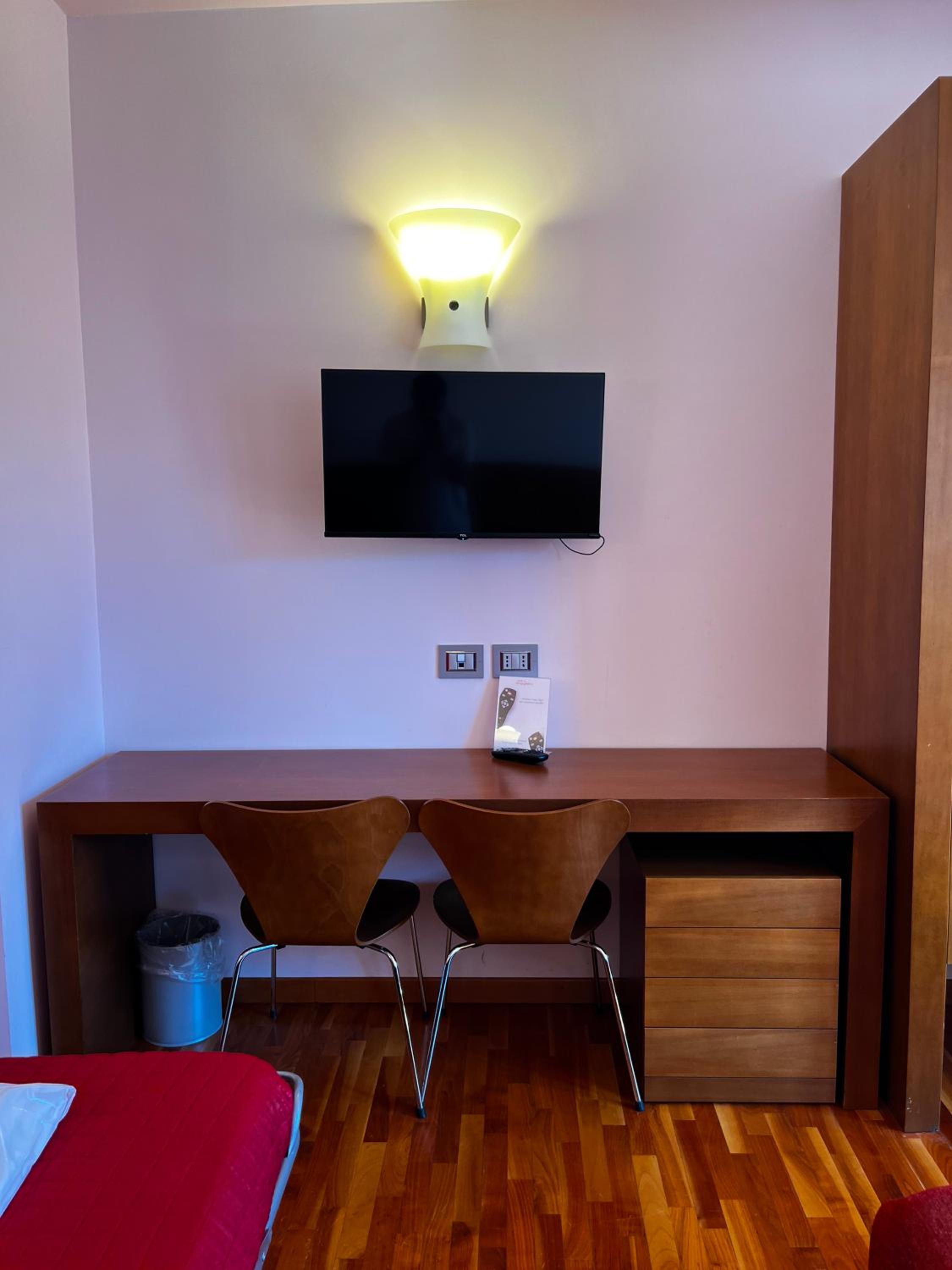 Suite - Photo 28