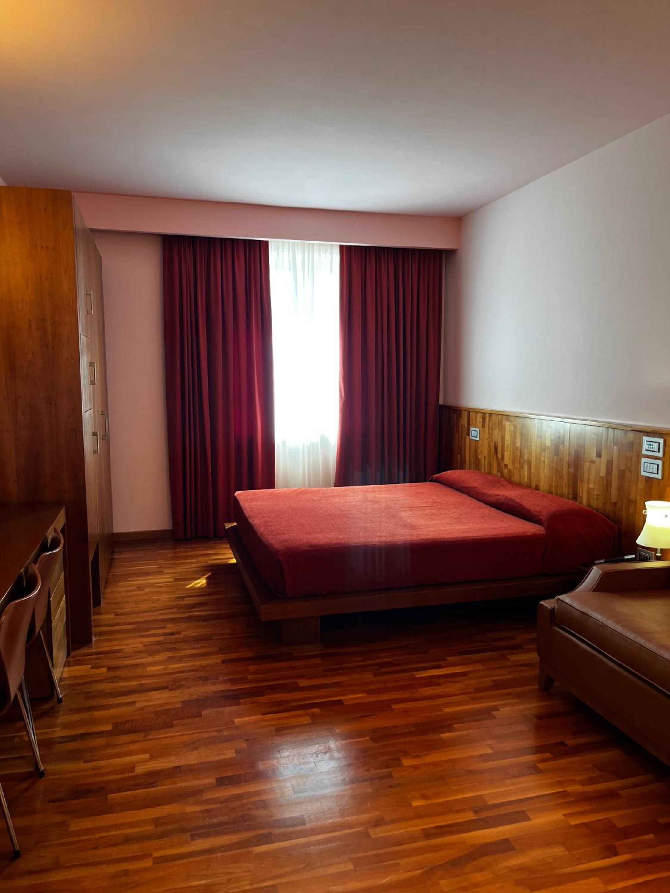 Suite - Photo 29