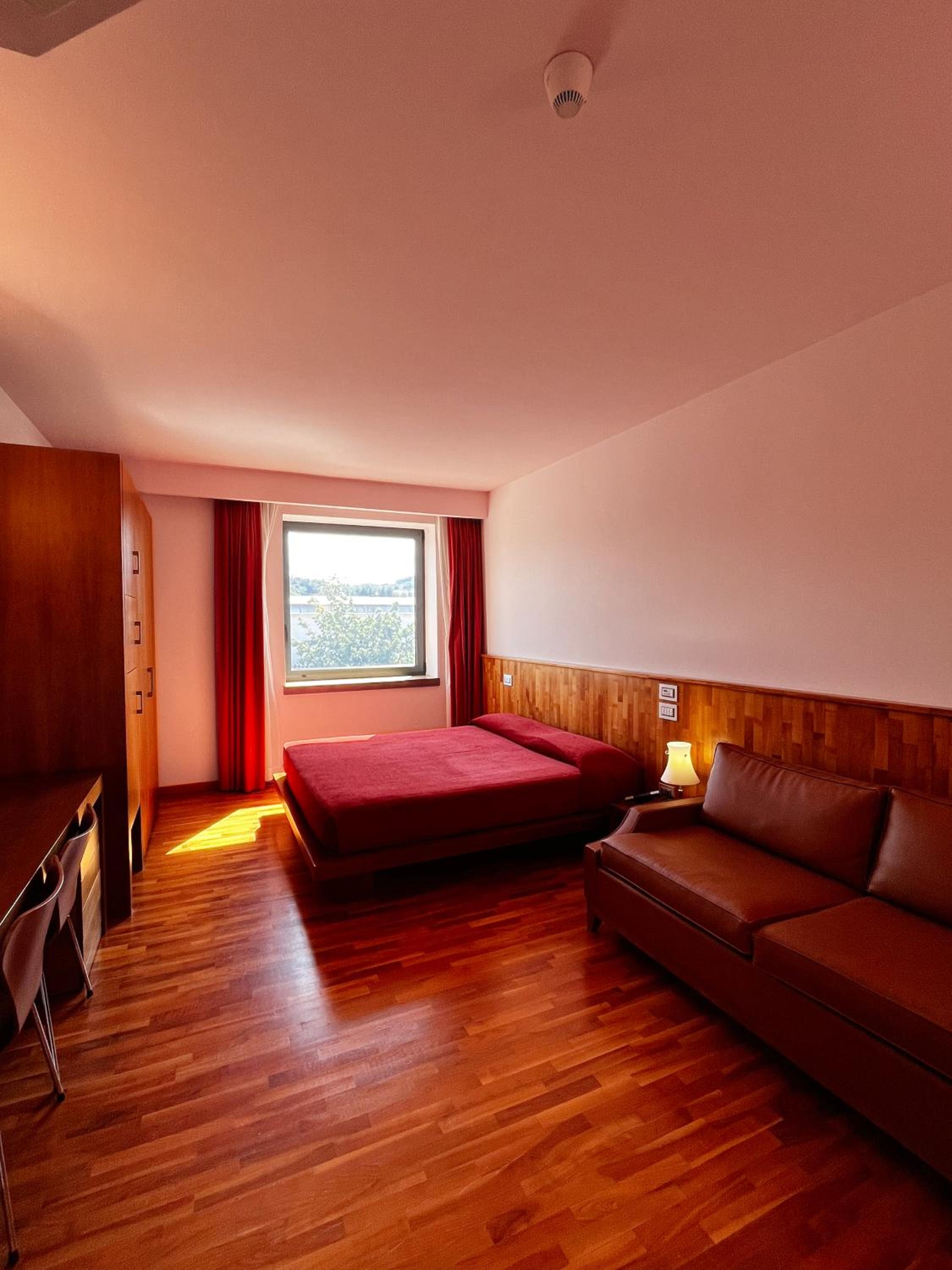 Suite - Photo 31