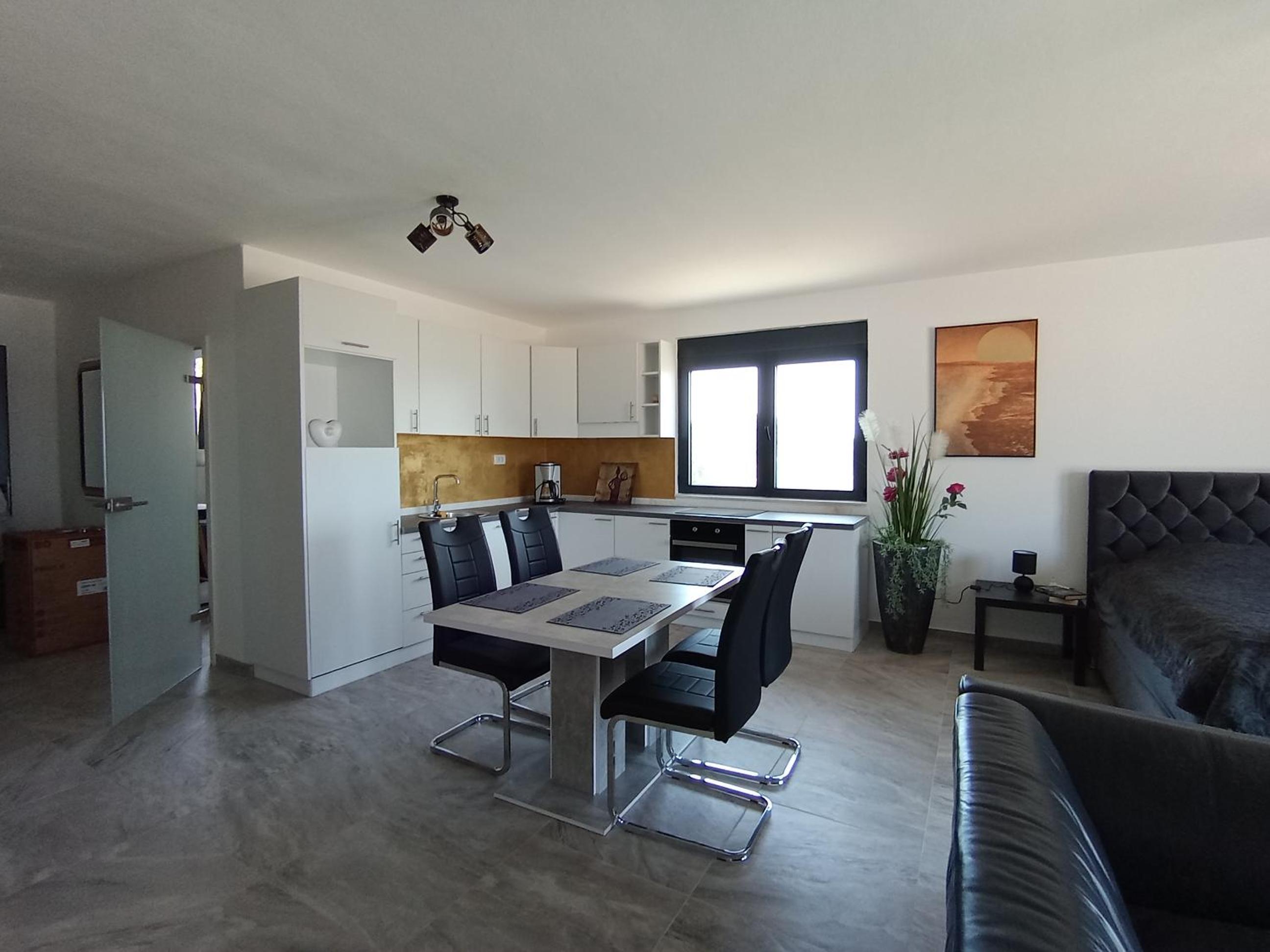 One-Bedroom Apartment with Bay View photo 3