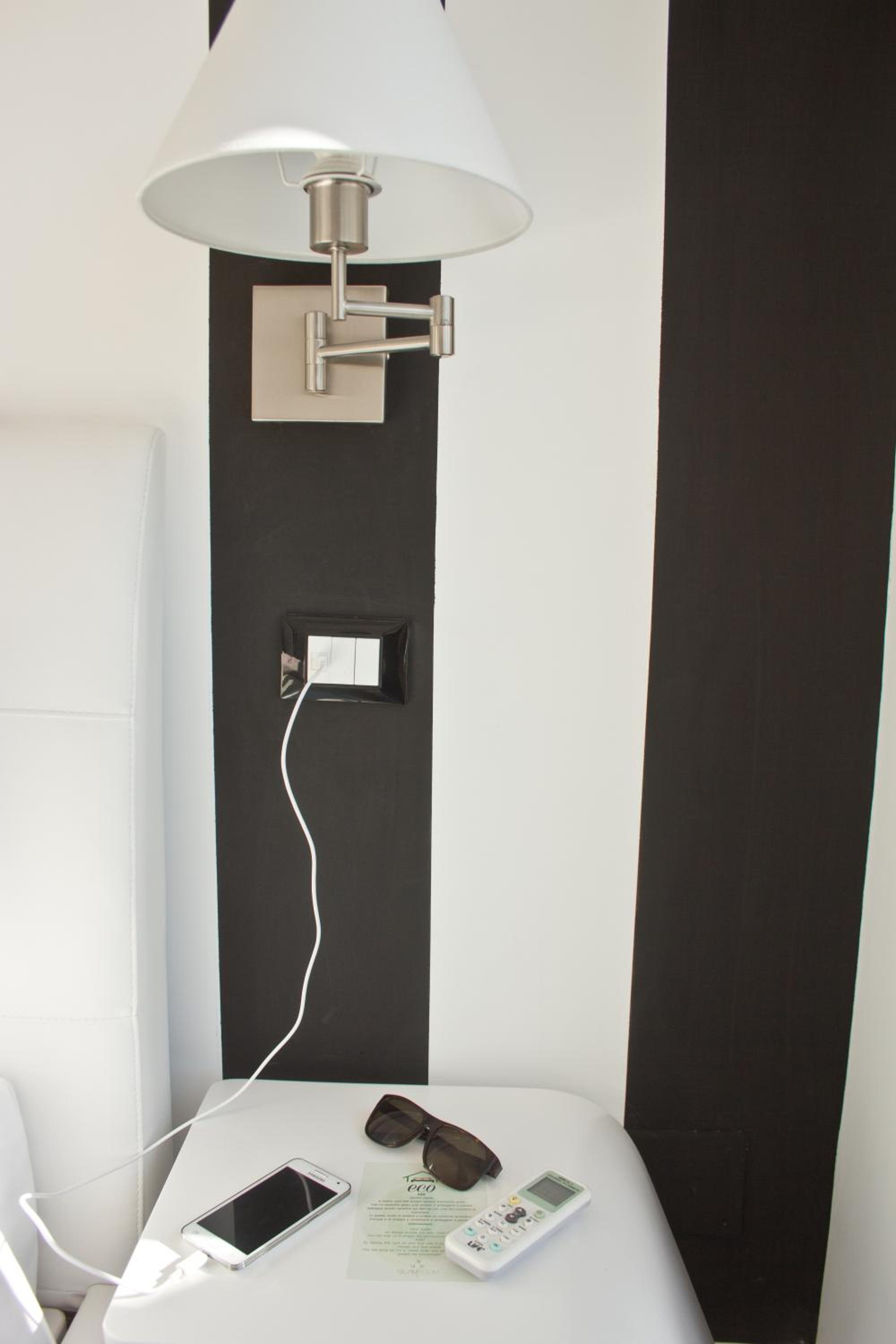 Deluxe Double Room with Terrace photo 2