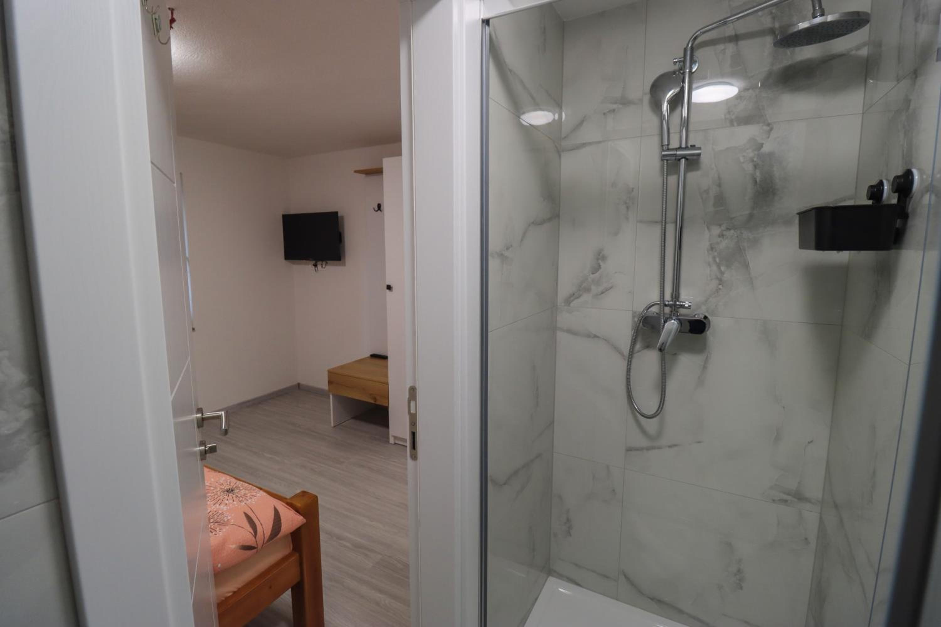 Twin Room with Bathroom photo 3