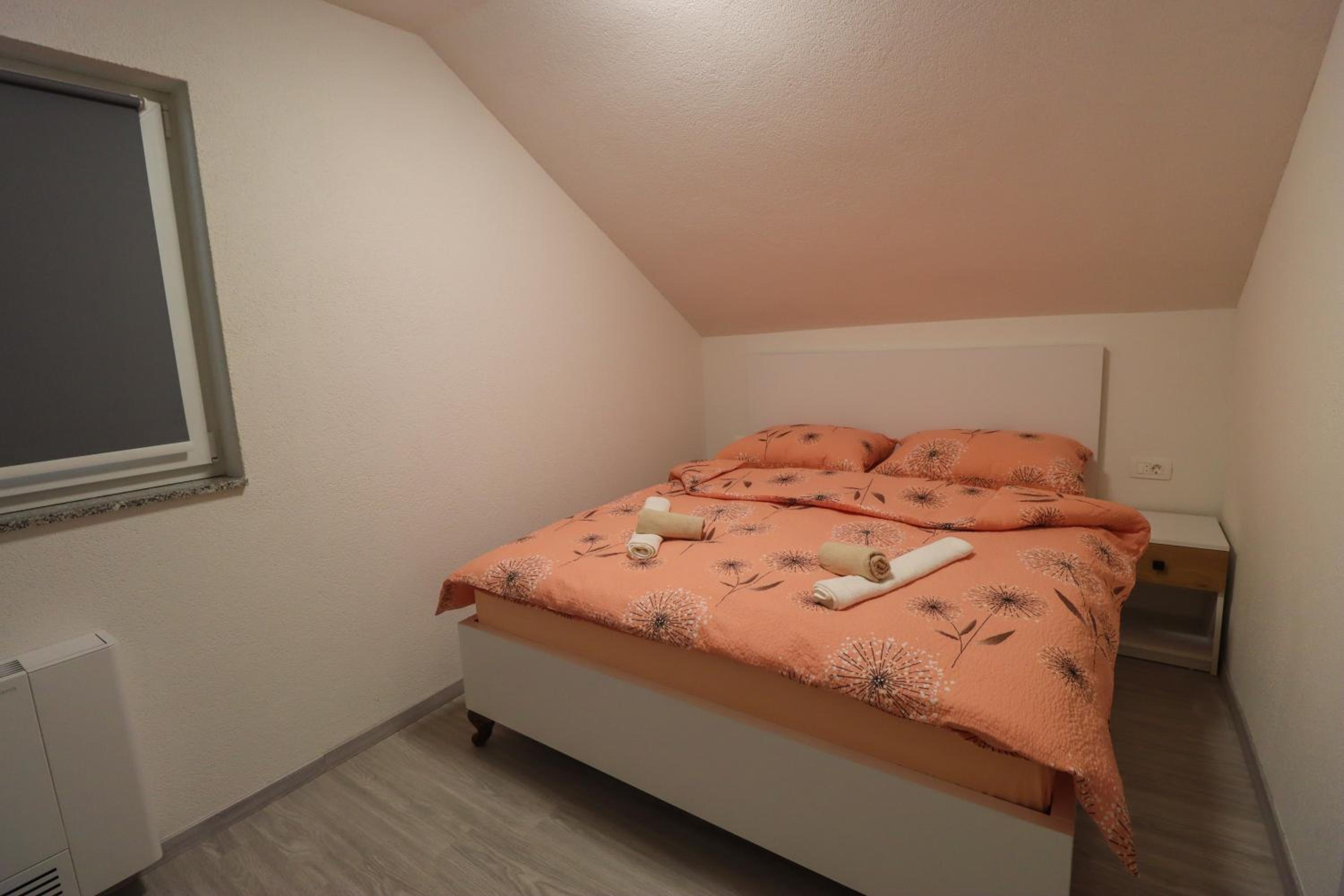 One-Bedroom Apartment photo 3