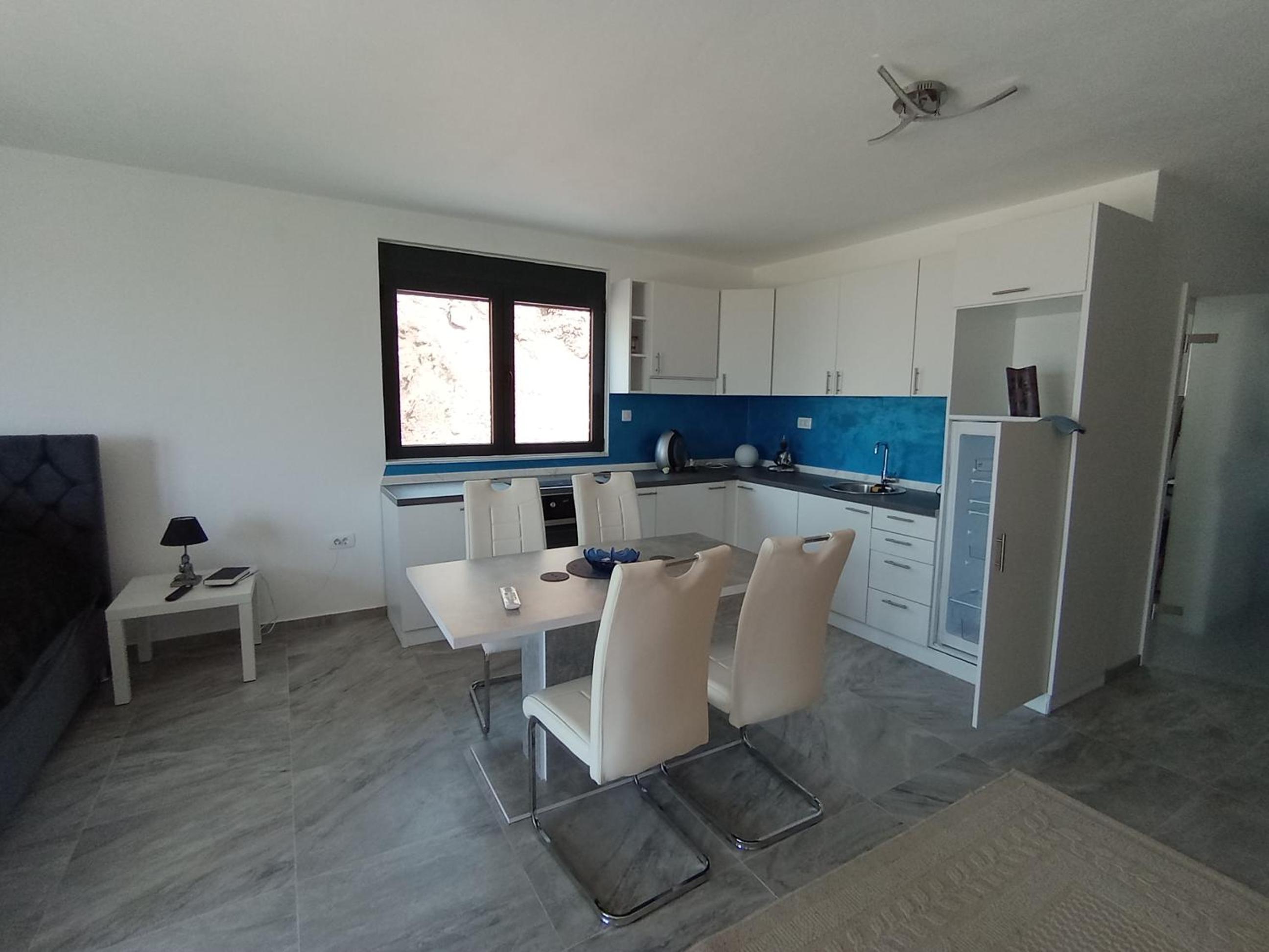 One-Bedroom Apartment with Bay View photo 3