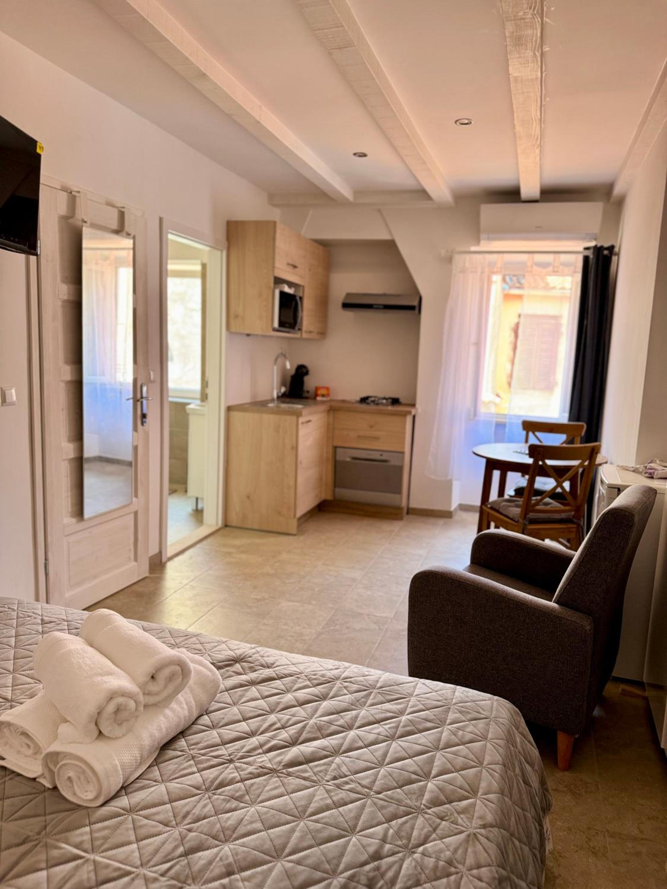One-Bedroom Apartment