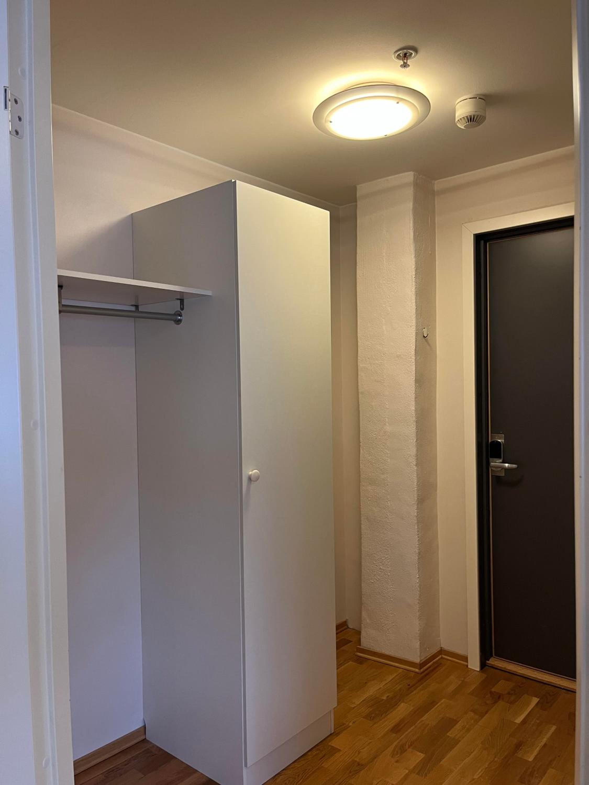 One-Bedroom Apartment photo 3