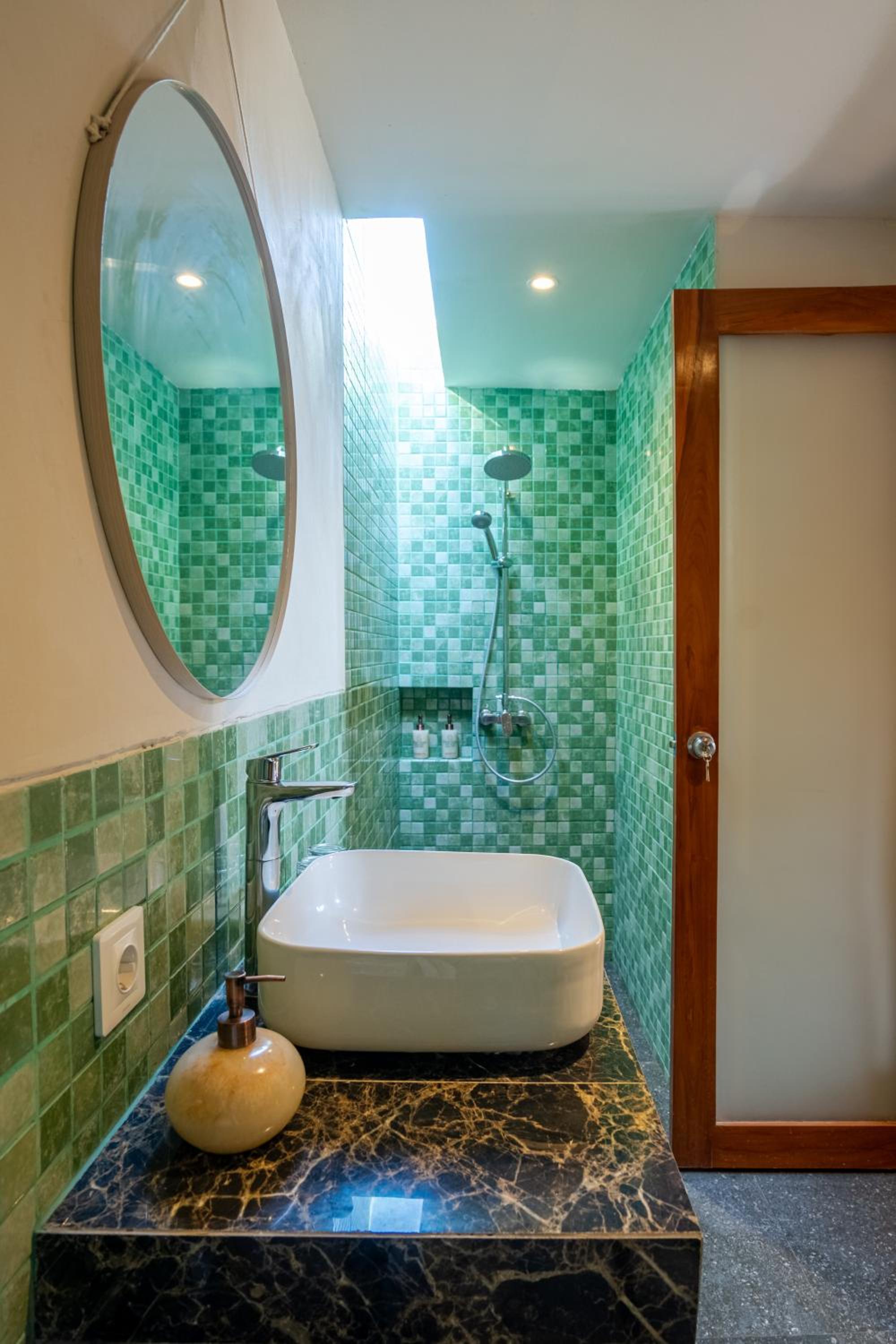 Deluxe Room - Photo 11