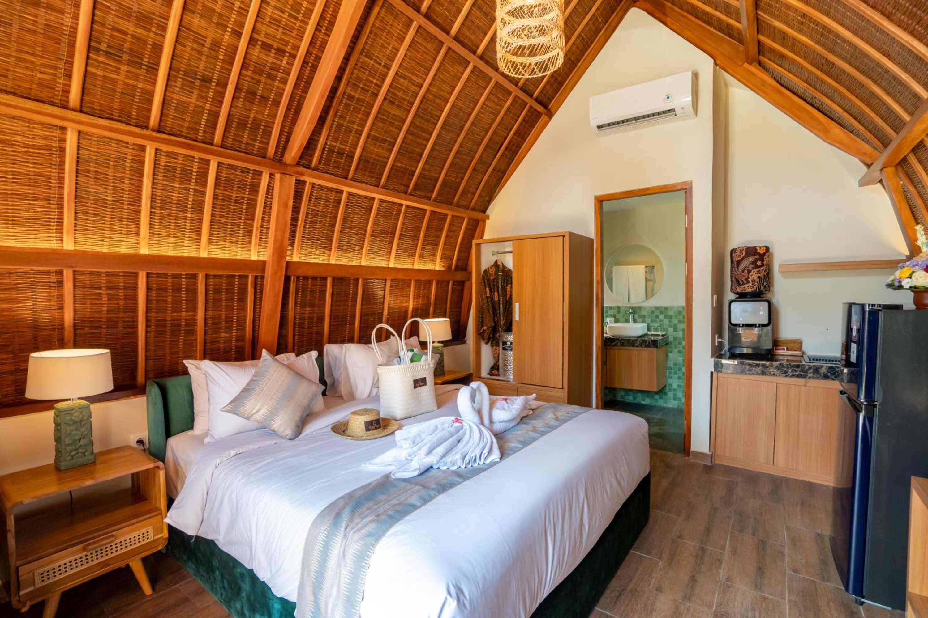 Deluxe Room - Photo 13