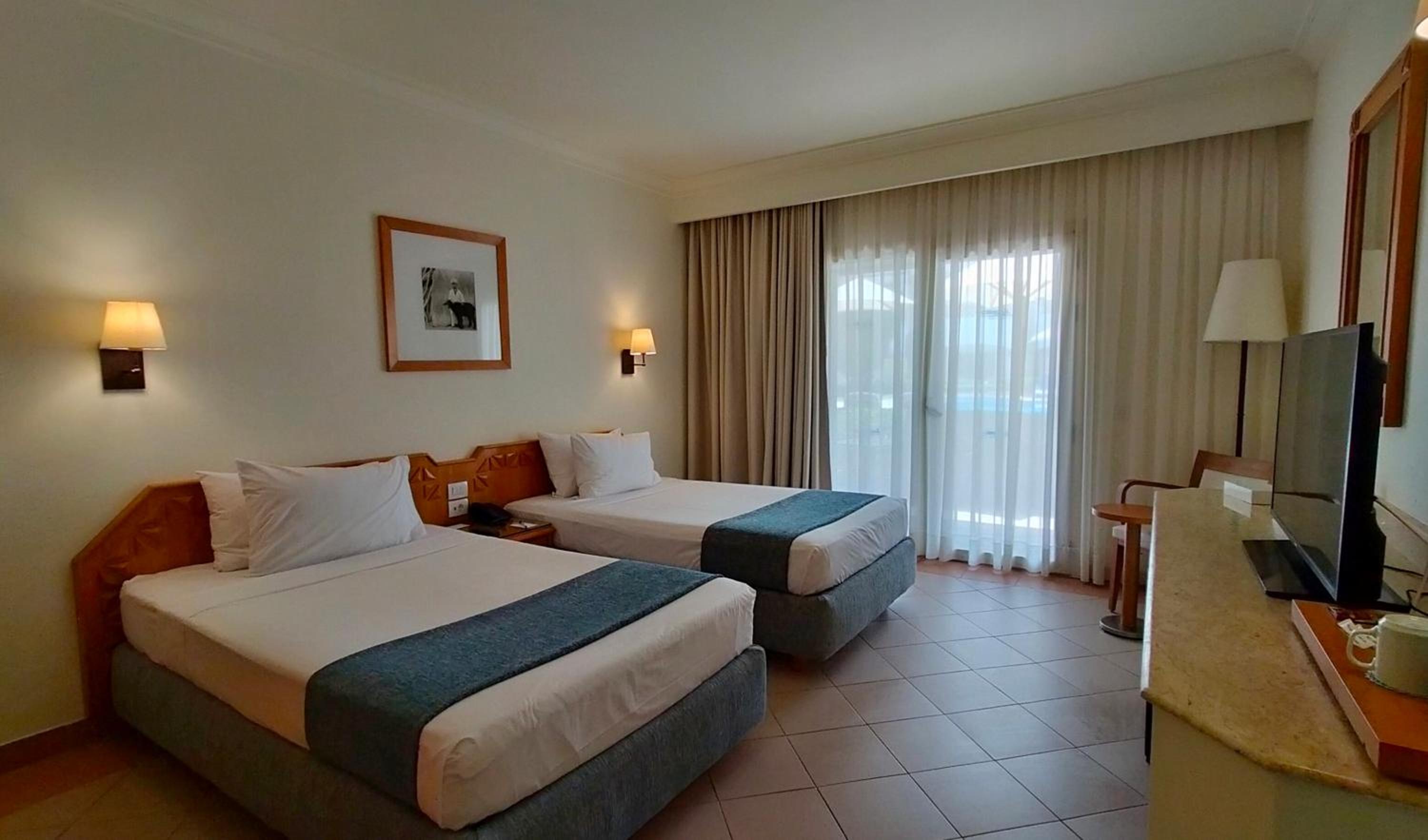 Twin Room with Pool View photo 1
