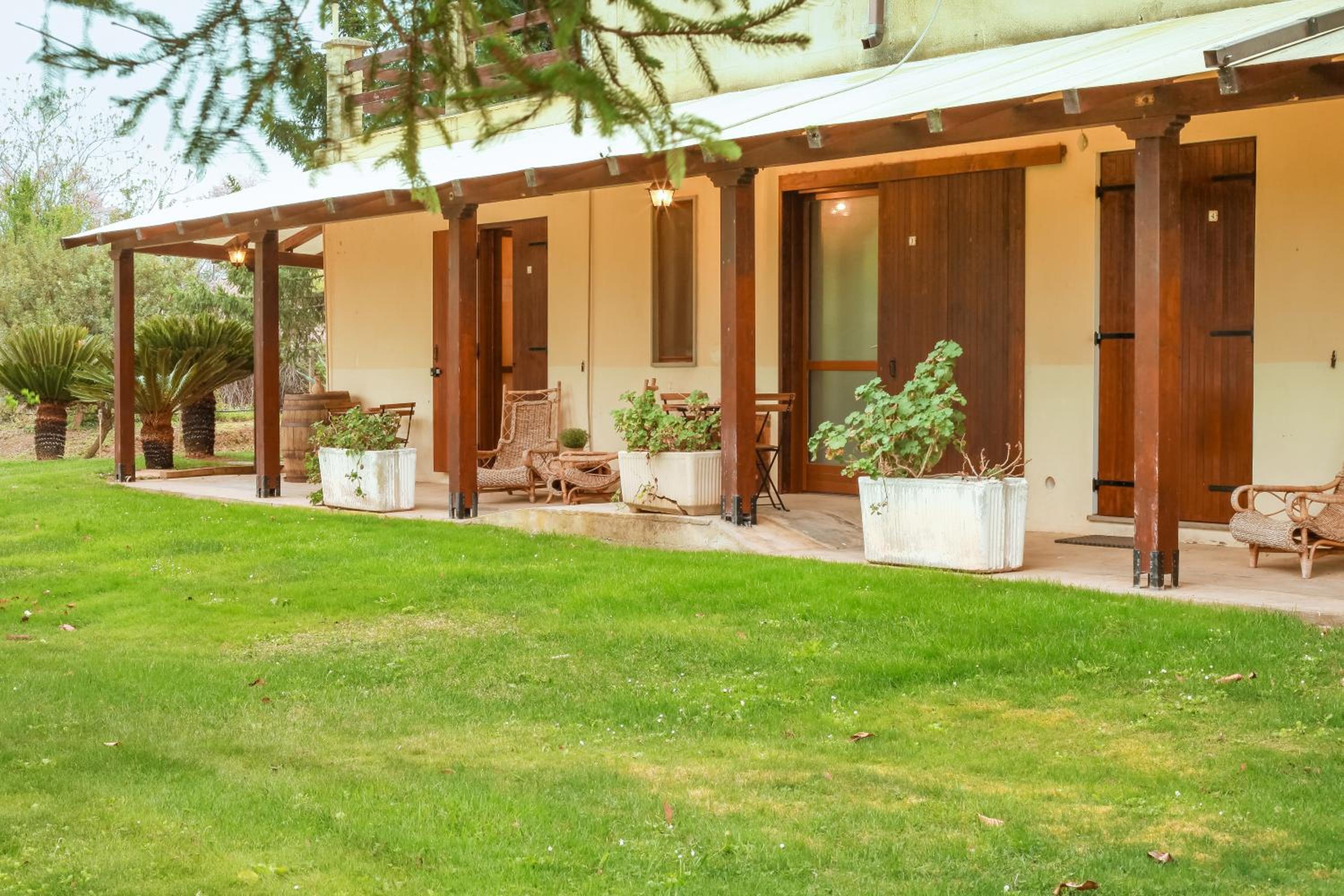 Double or Twin Room with Garden View - Photo 5