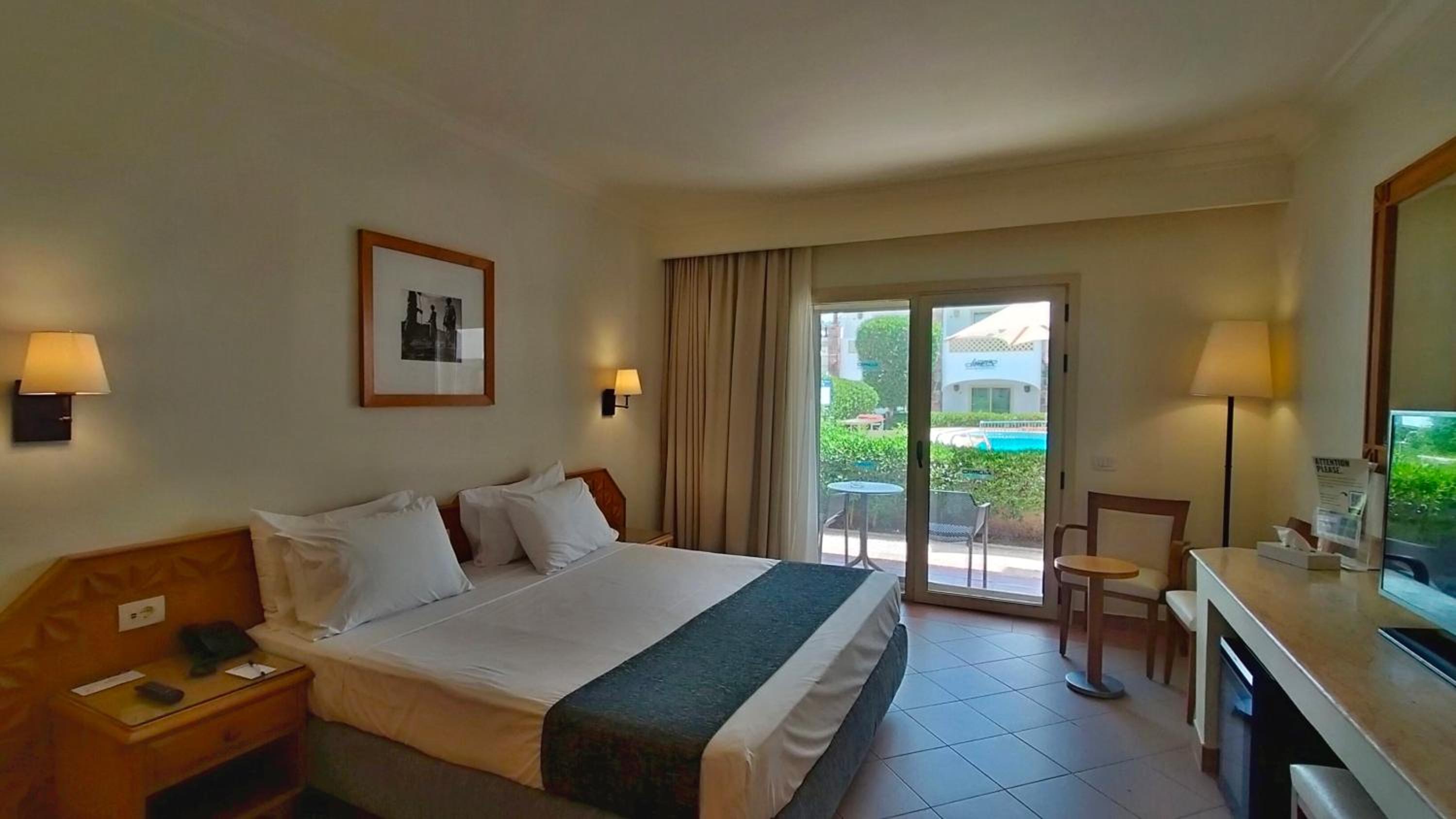 King Room with Pool View photo 1