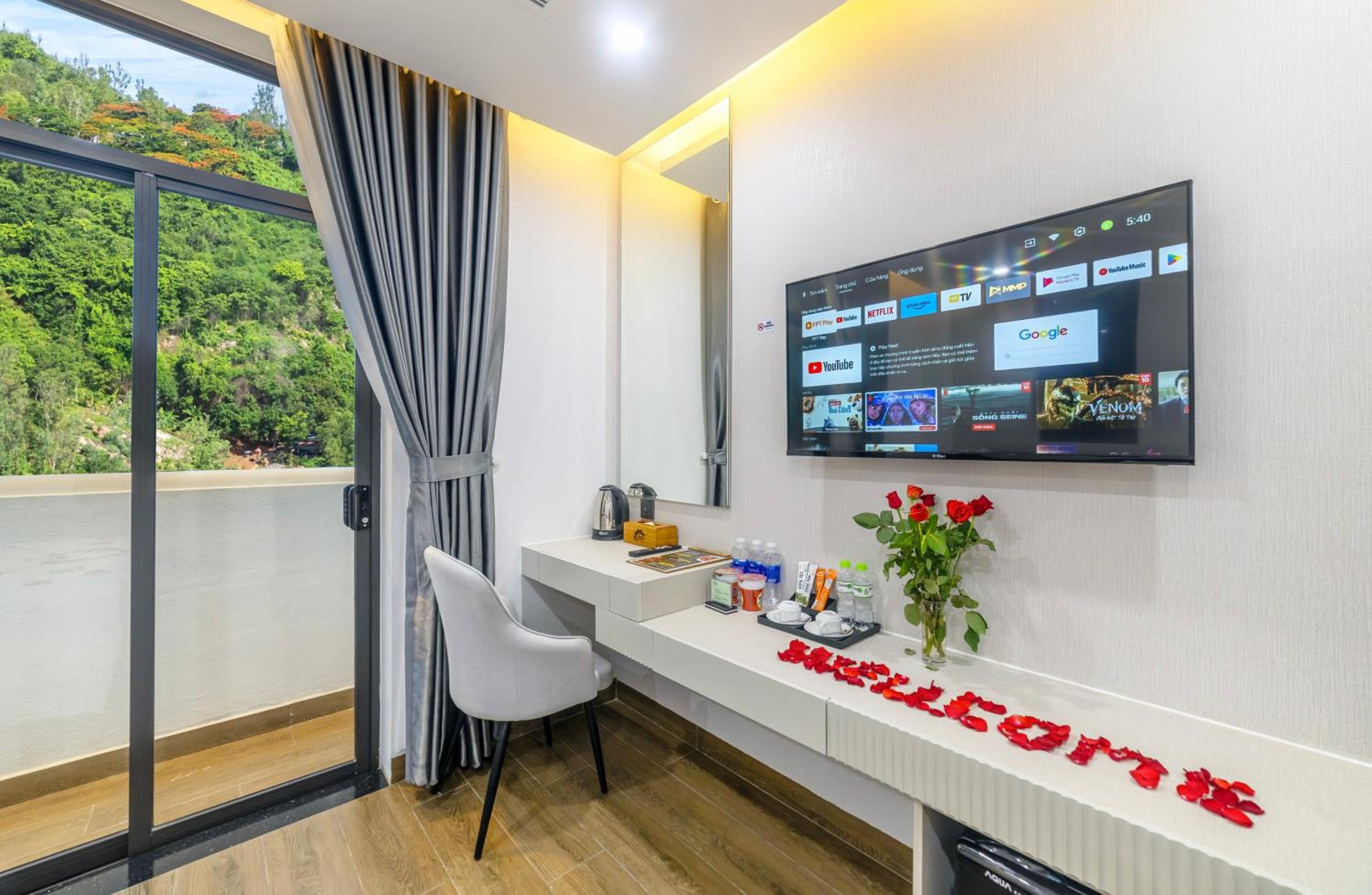Deluxe Double Room with Balcony - Photo 2