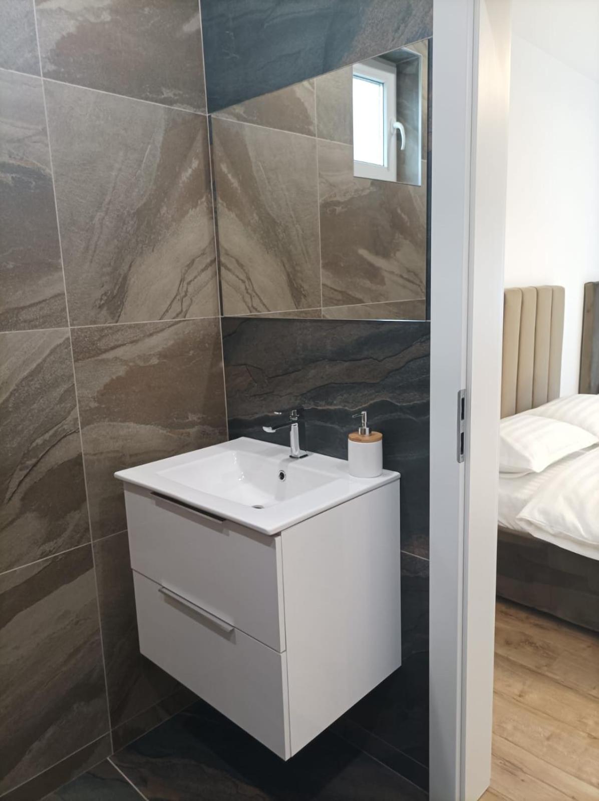 Twin Room with Bathroom photo 3