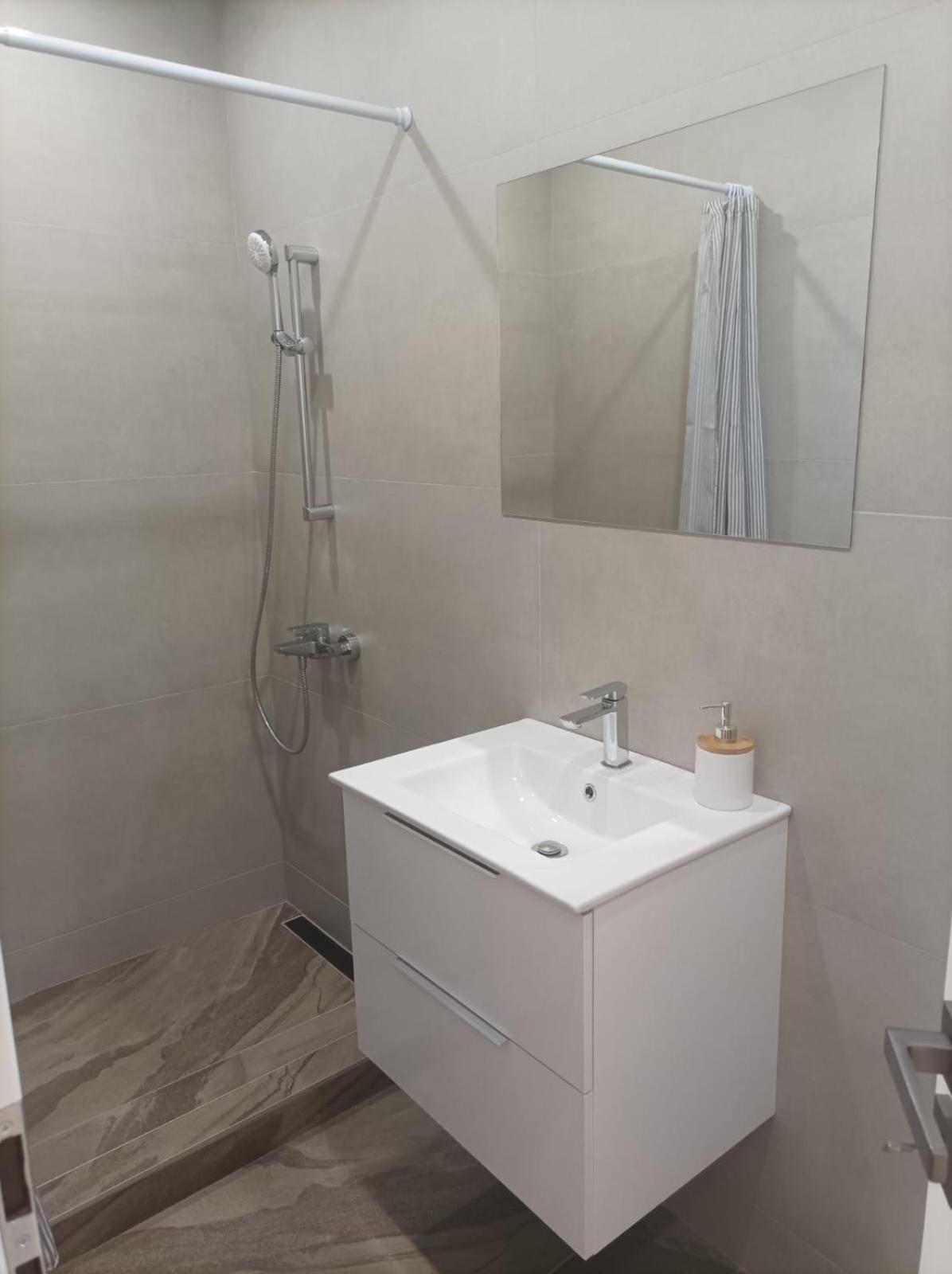 Twin Room with Bathroom photo 2