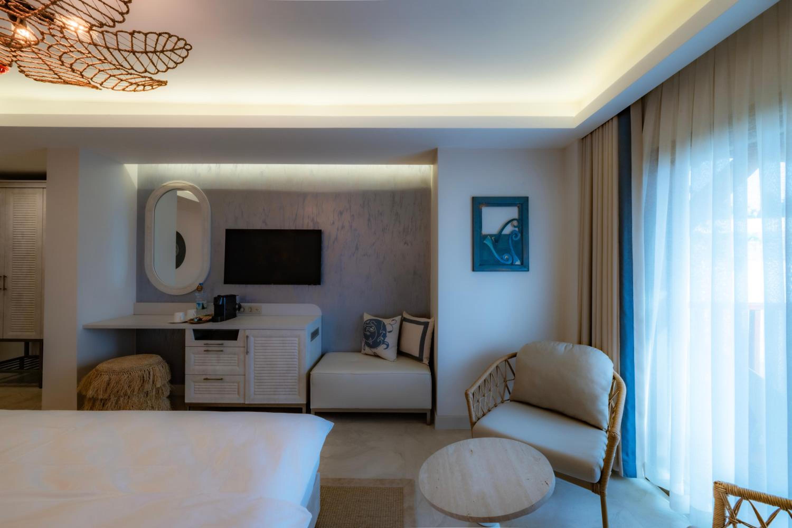 Deluxe Double or Twin Room with Garden View photo 2