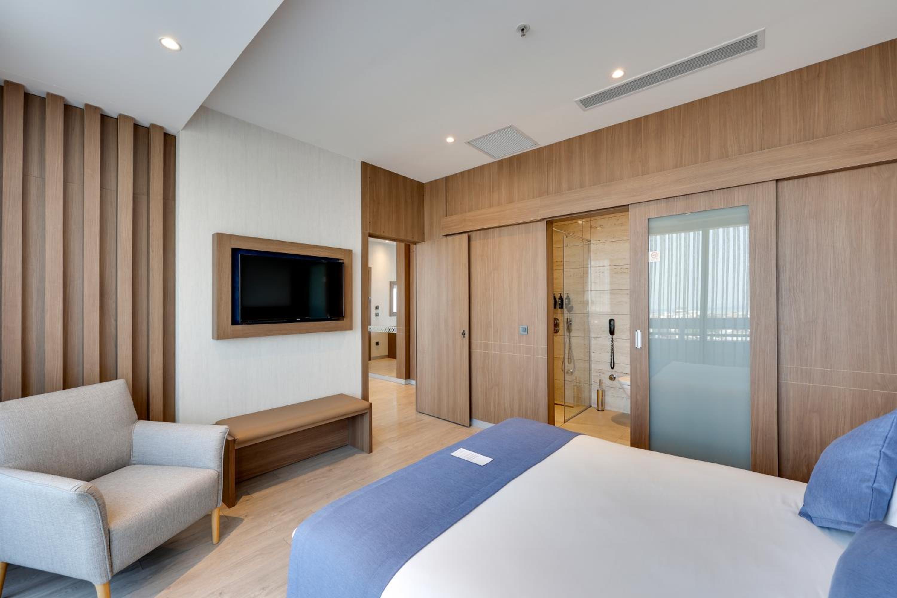 Terrace King Suite - Non-Smoking