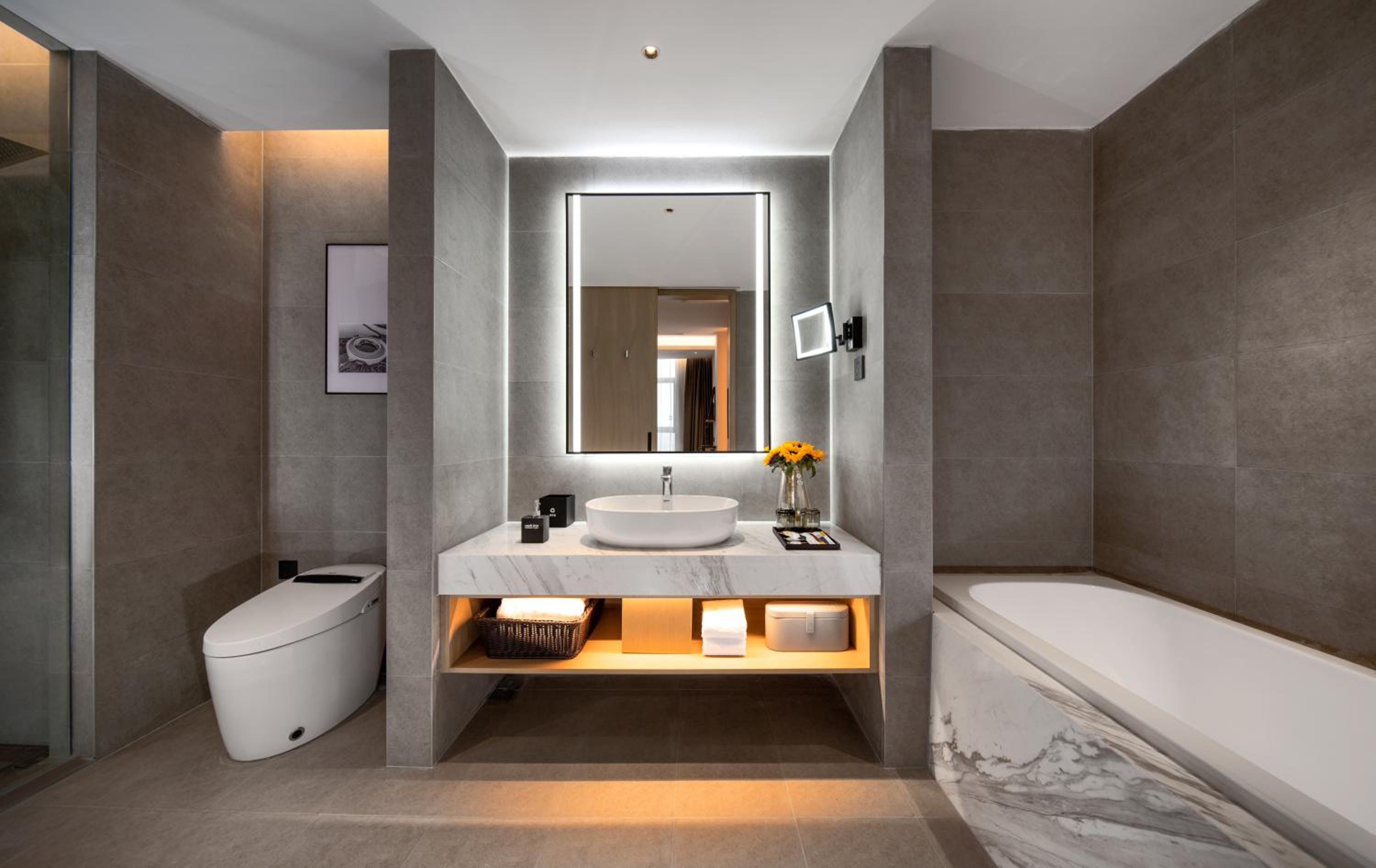Premier Suite with View photo 3