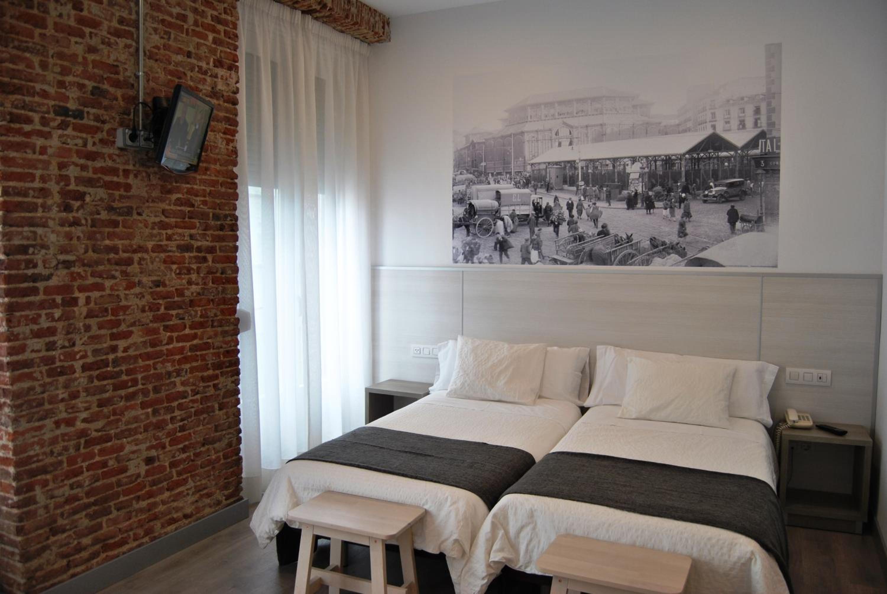 Double or Twin Room thumbnail 5