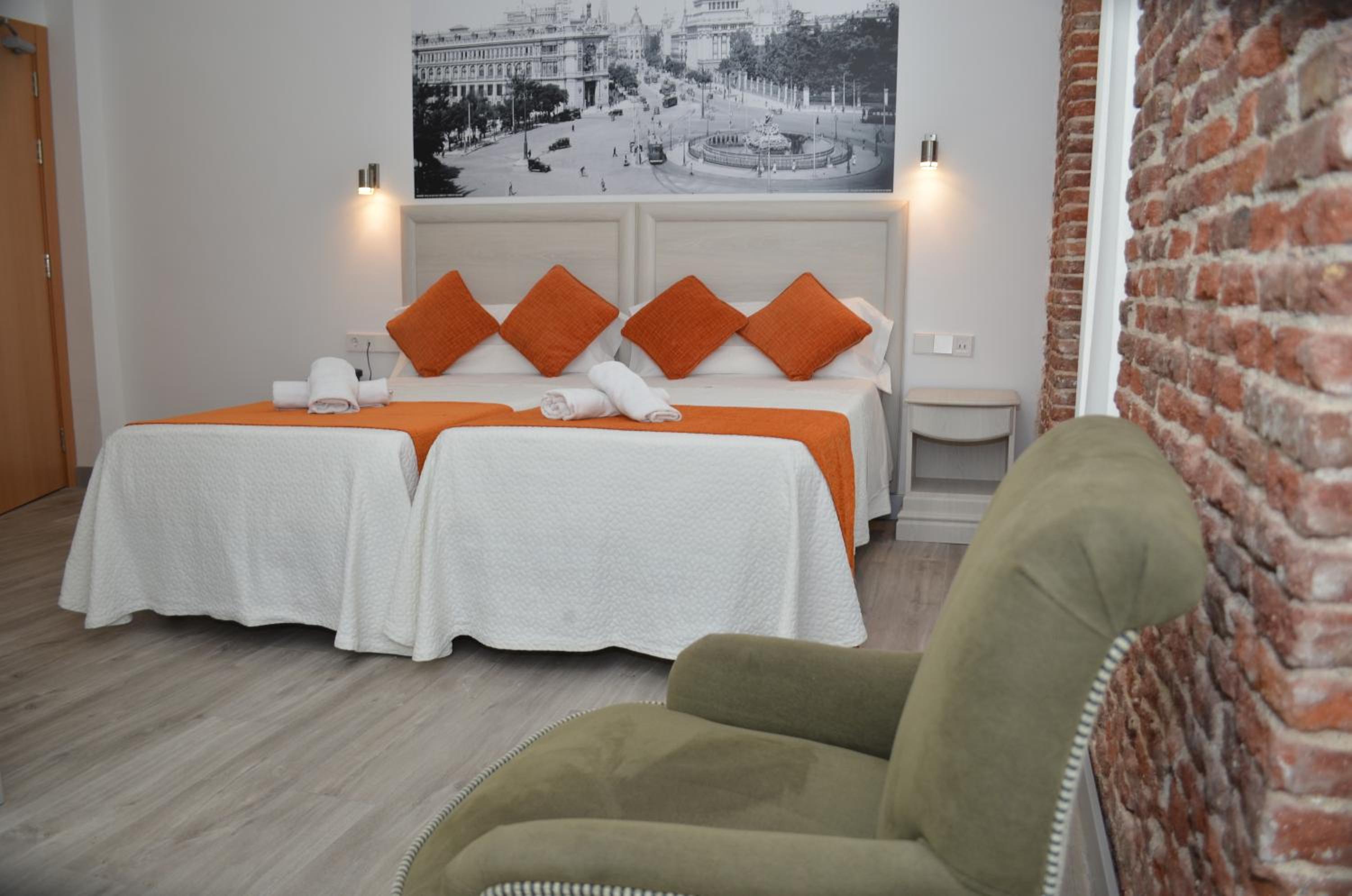 Double or Twin Room - Photo 15