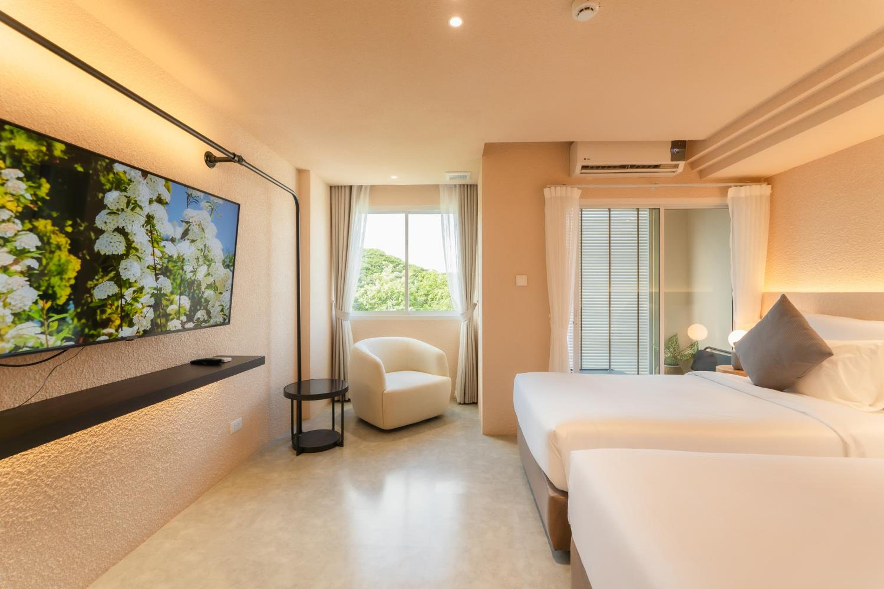 Deluxe with City View - Photo 21
