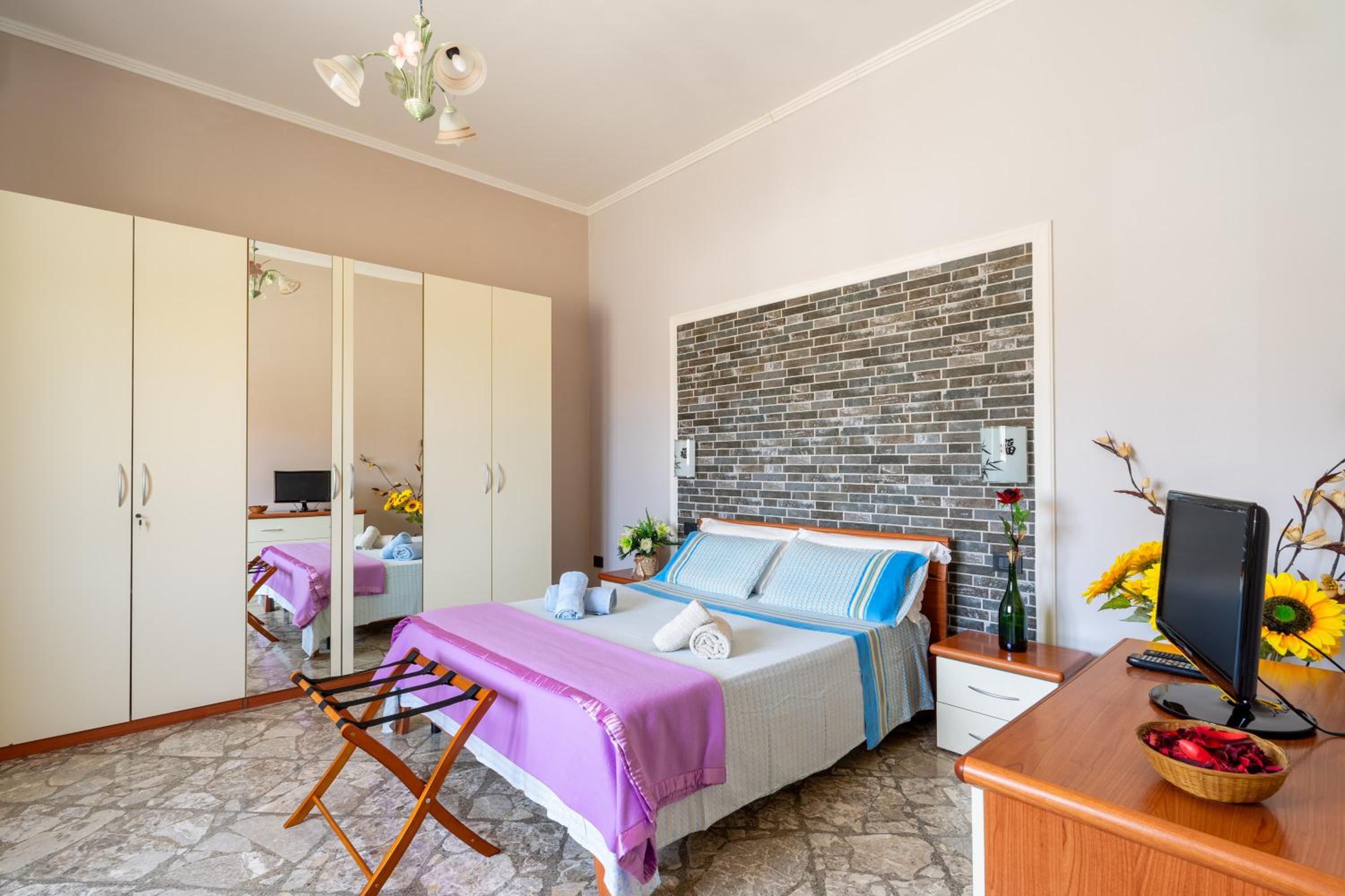 Two-Bedroom Deluxe Apartment with Garden View photo 1