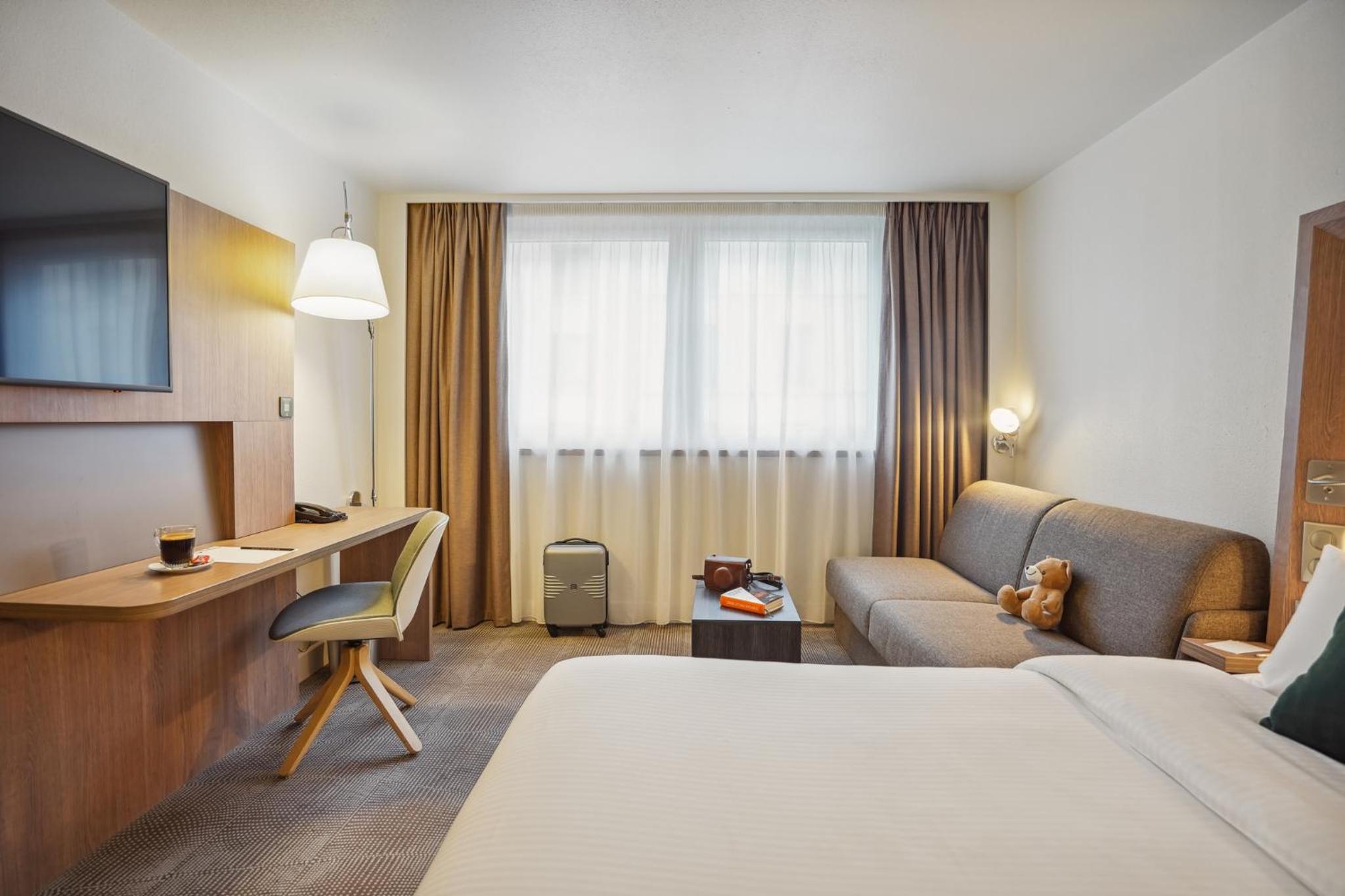 Executive Quadruple Room with Queen Bed and Double Sofa Bed - Photo 2