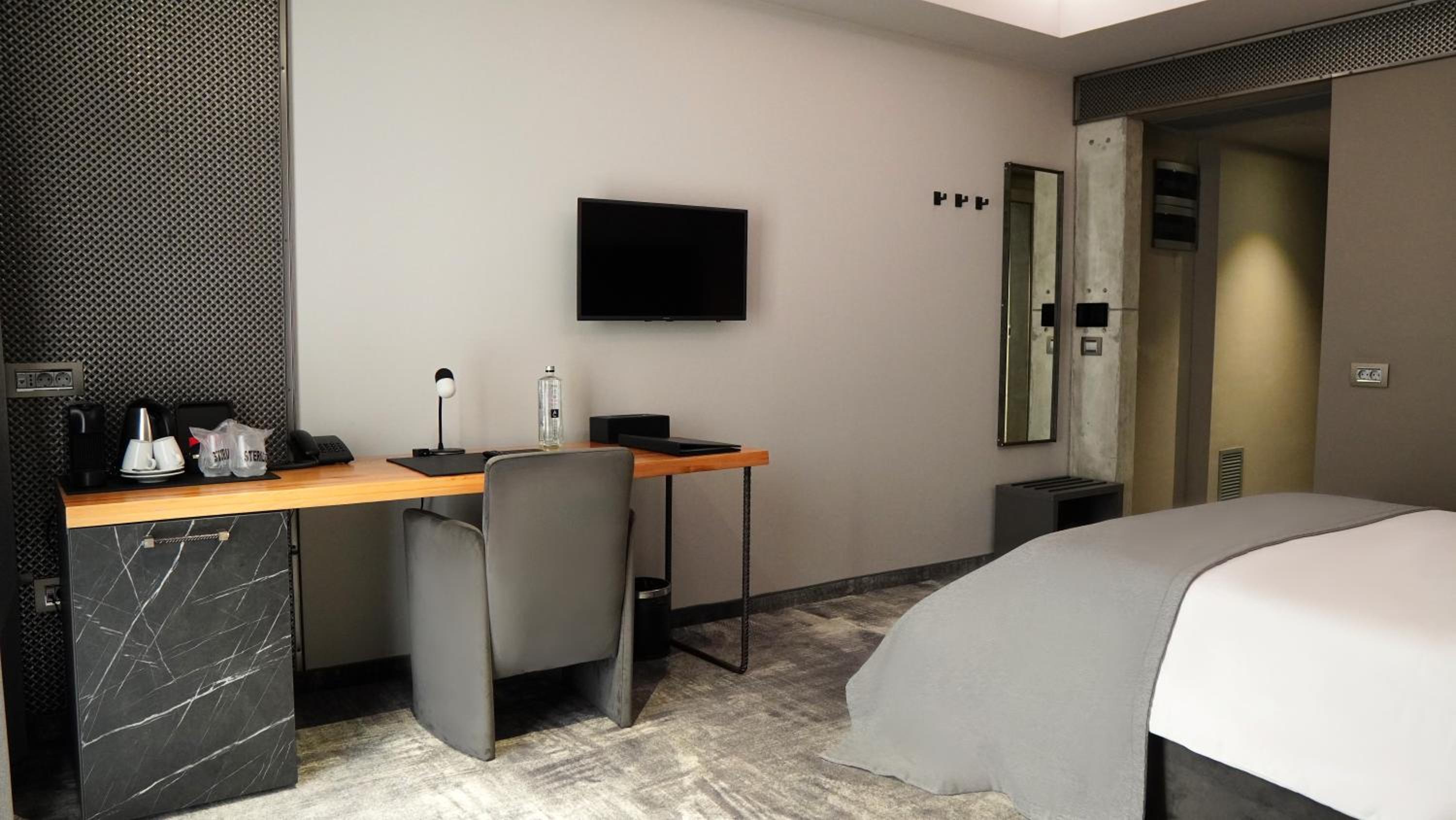 Budget Double Room - Photo 2
