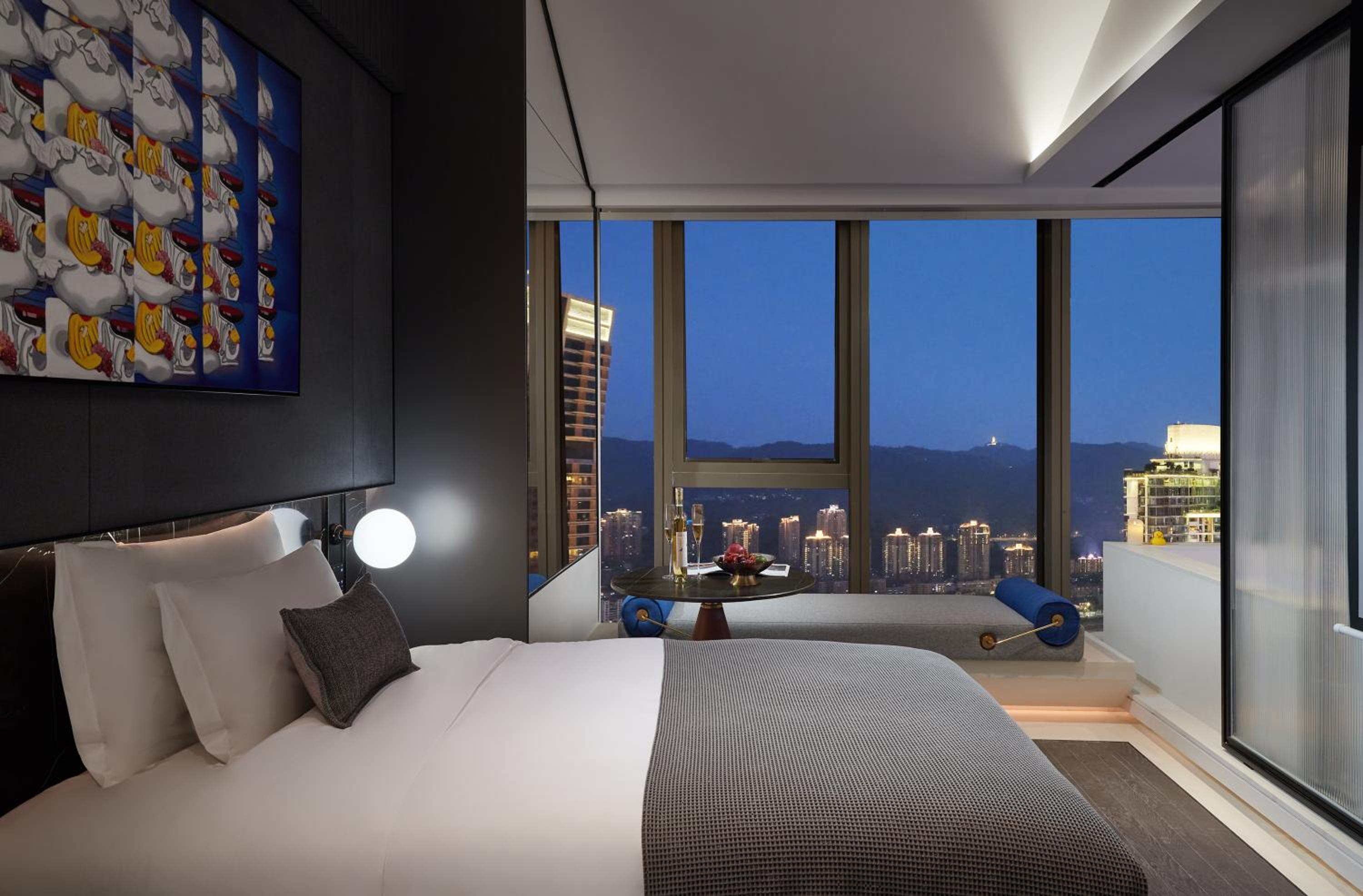 Peninsula River-view Twin Room photo 2