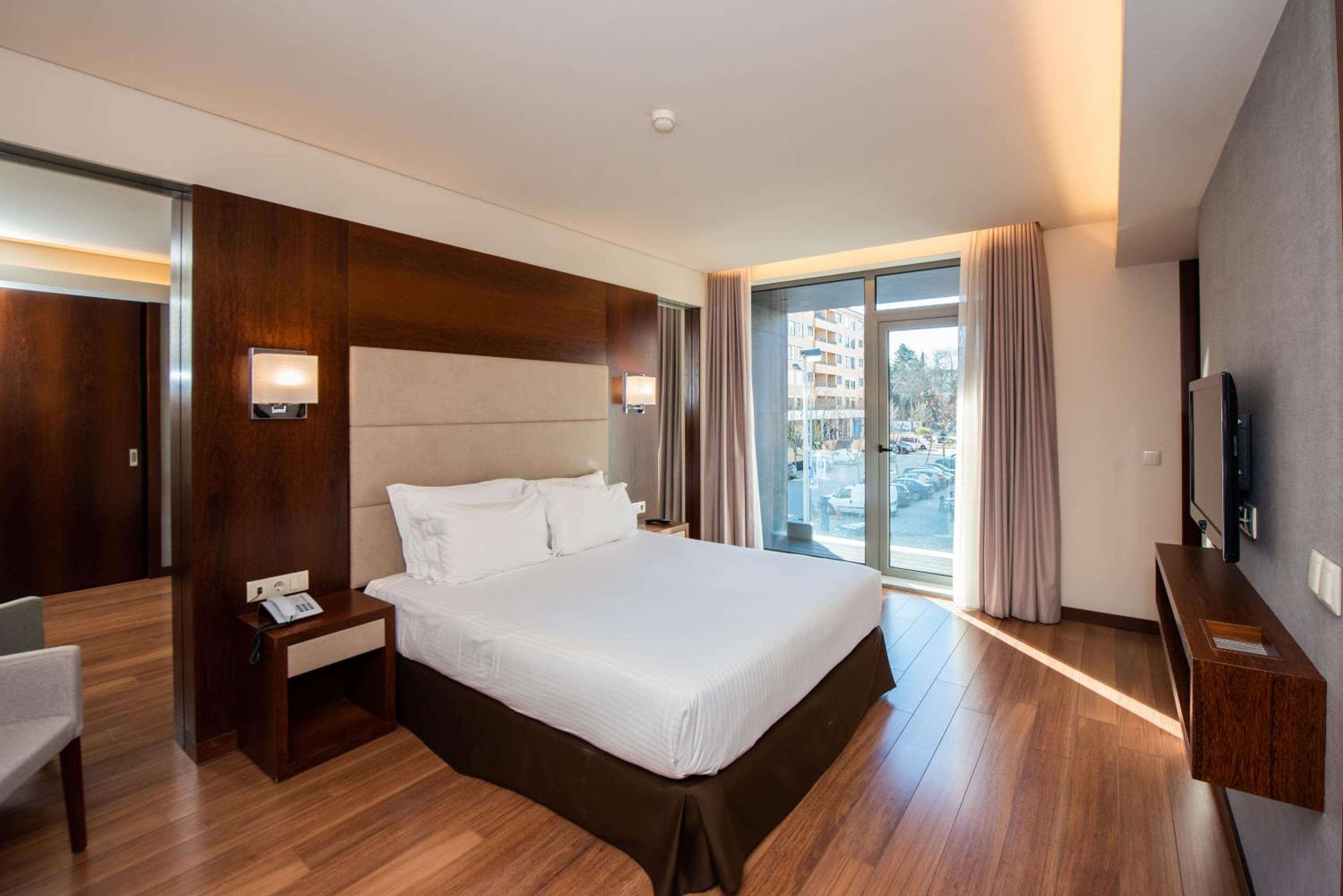 Double or Twin Room with Balcony - Photo 1