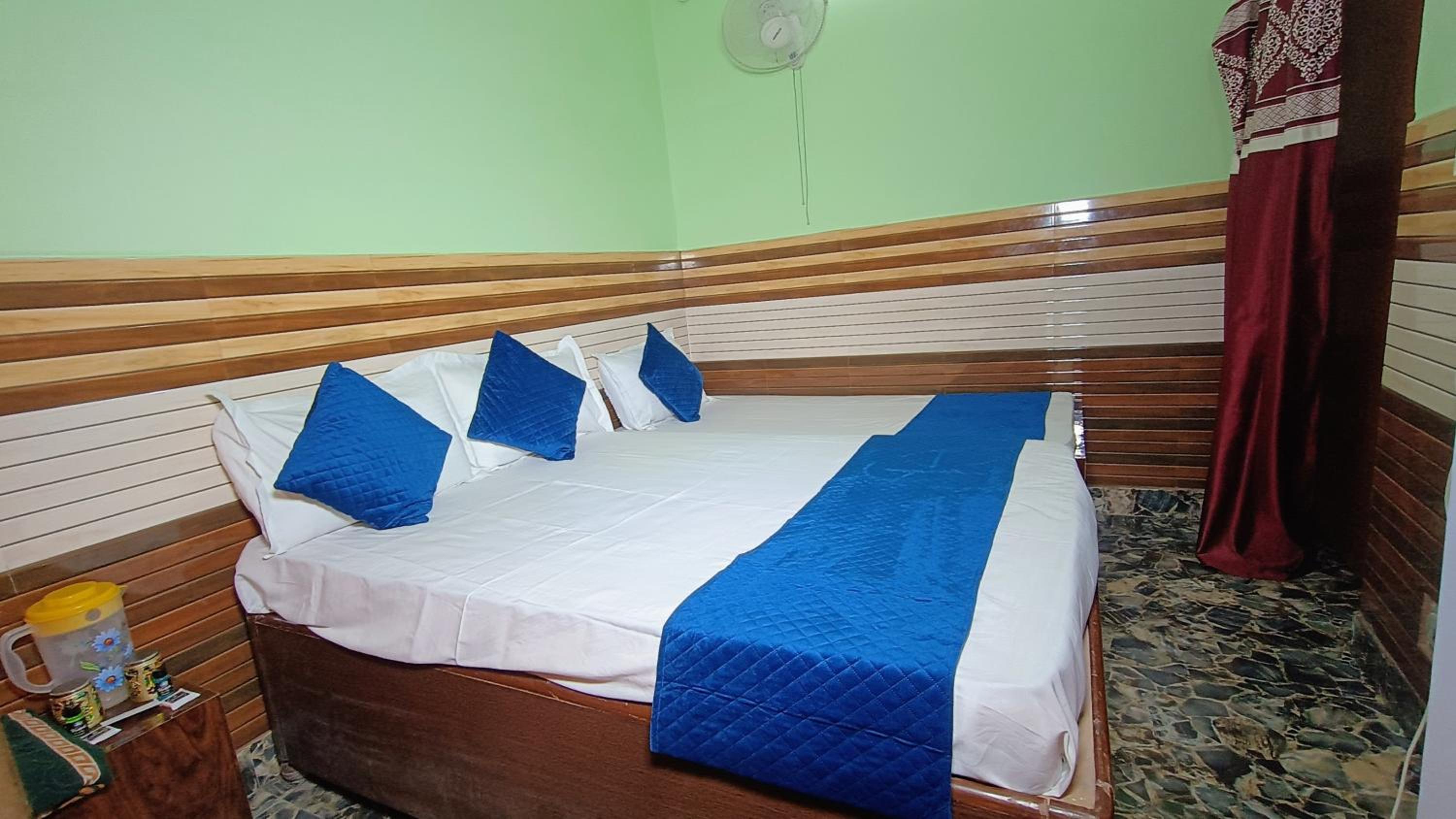 Economy Triple Room photo 1
