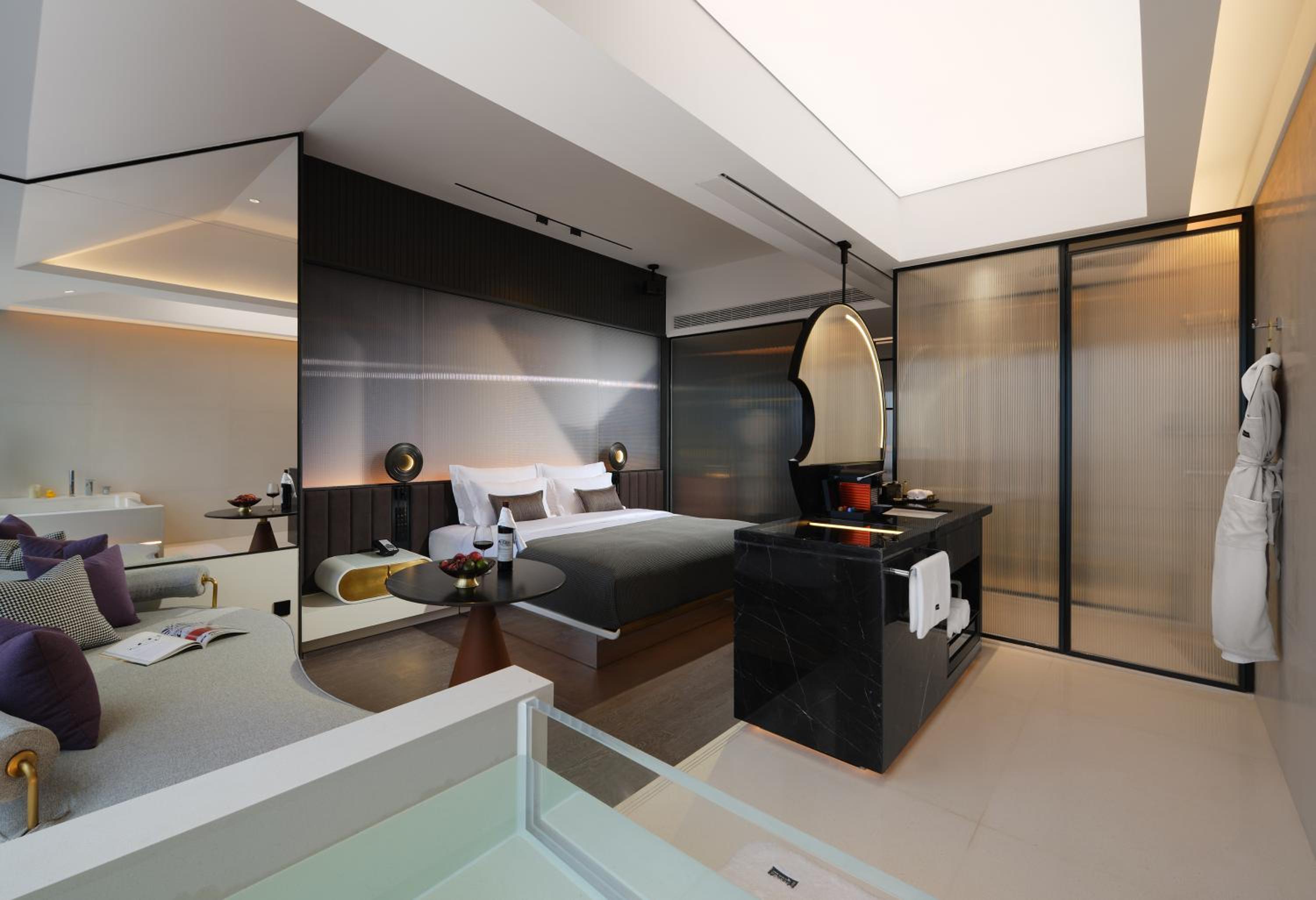 Peninsula River-view King Room photo 1