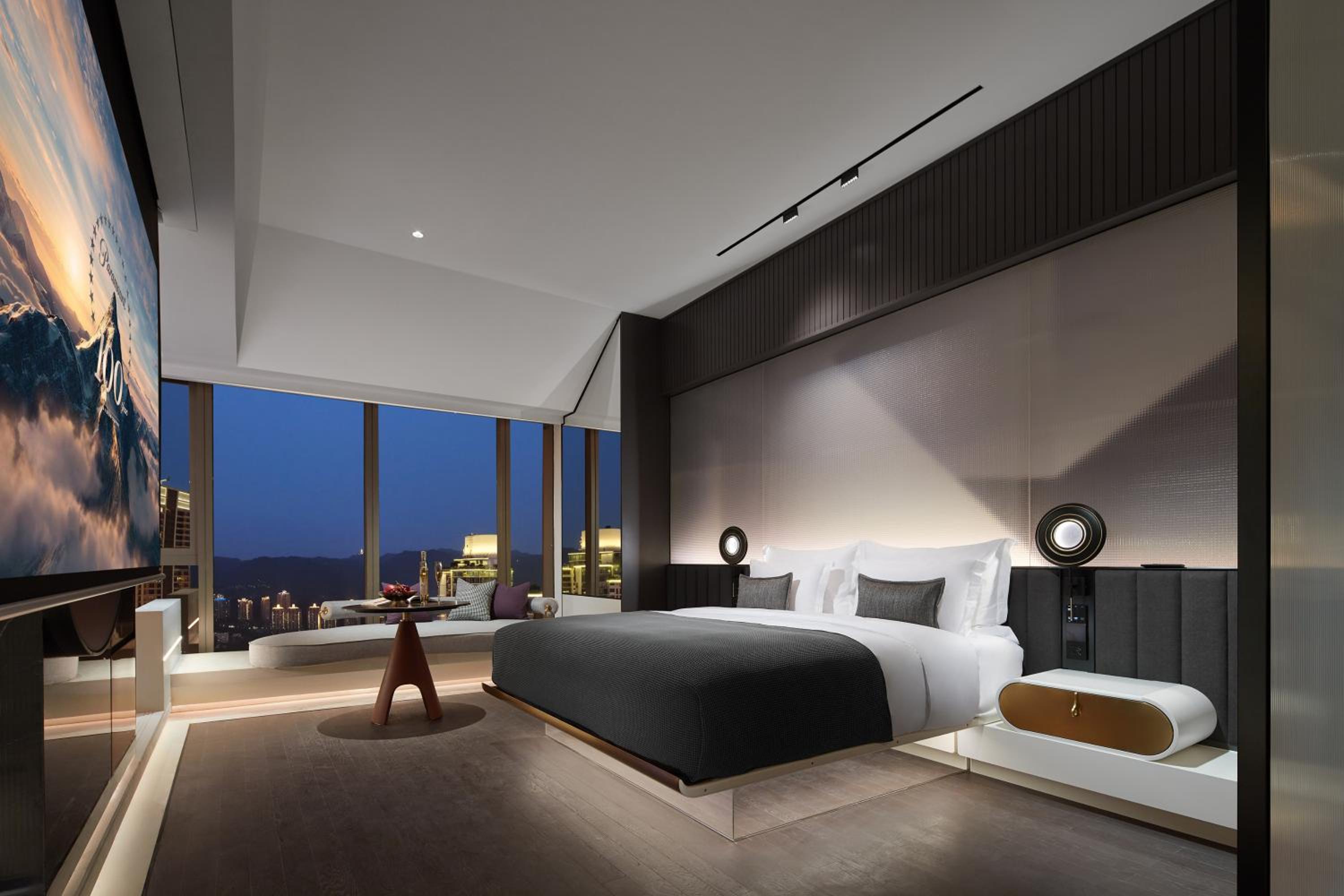 Plus Peninsula River-view King Room photo 1