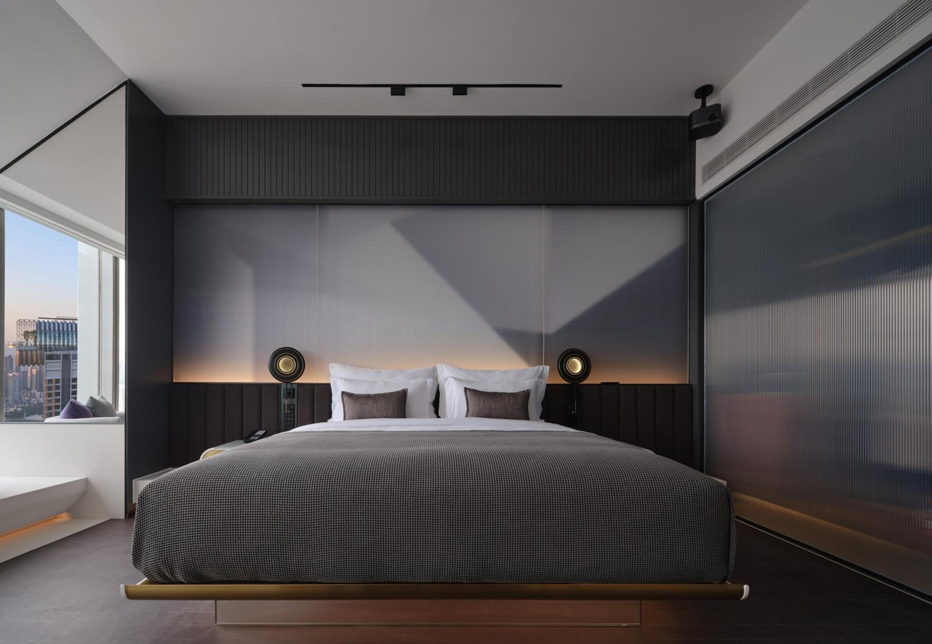 Plus Peninsula River-view King Room photo 2