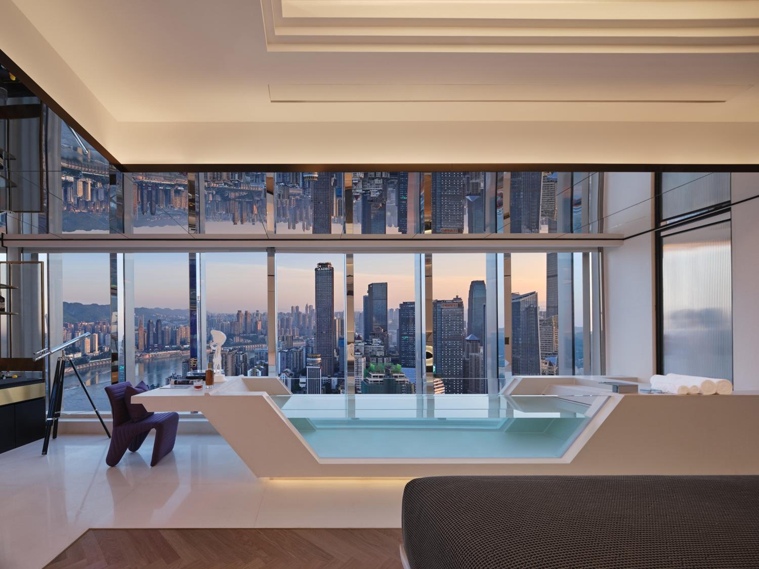 270° Peninsula River view - Deluxe Suite - Oversize Bathtub photo 1