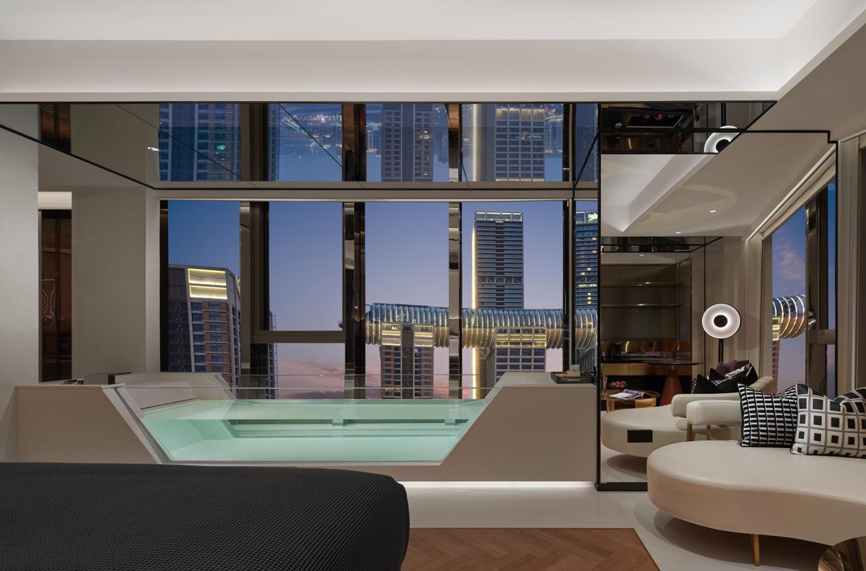 270° River-view With Raffles Crystal Hall- Deluxe Suite - Oversize Bathtub photo 2