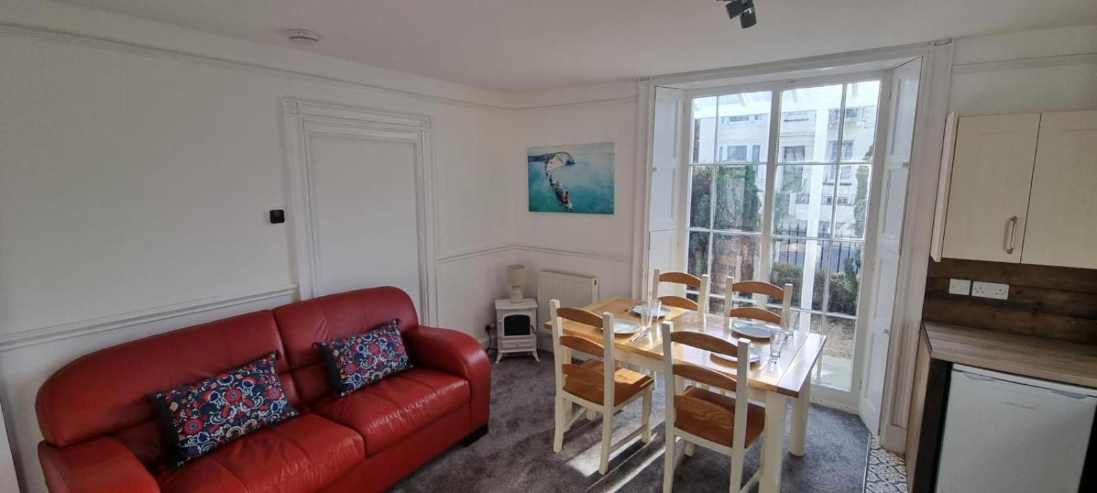 Apartment photo 2