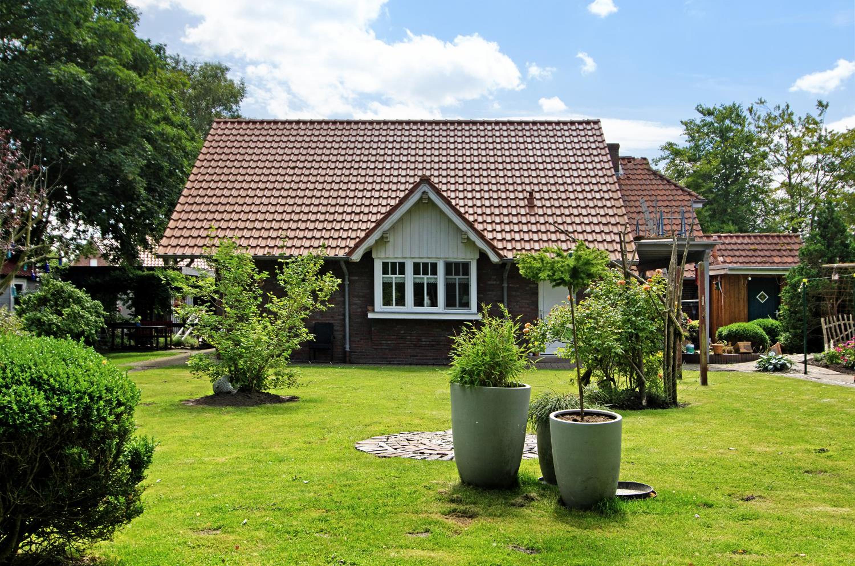 Two-Bedroom Deluxe Apartment with Garden View photo 2