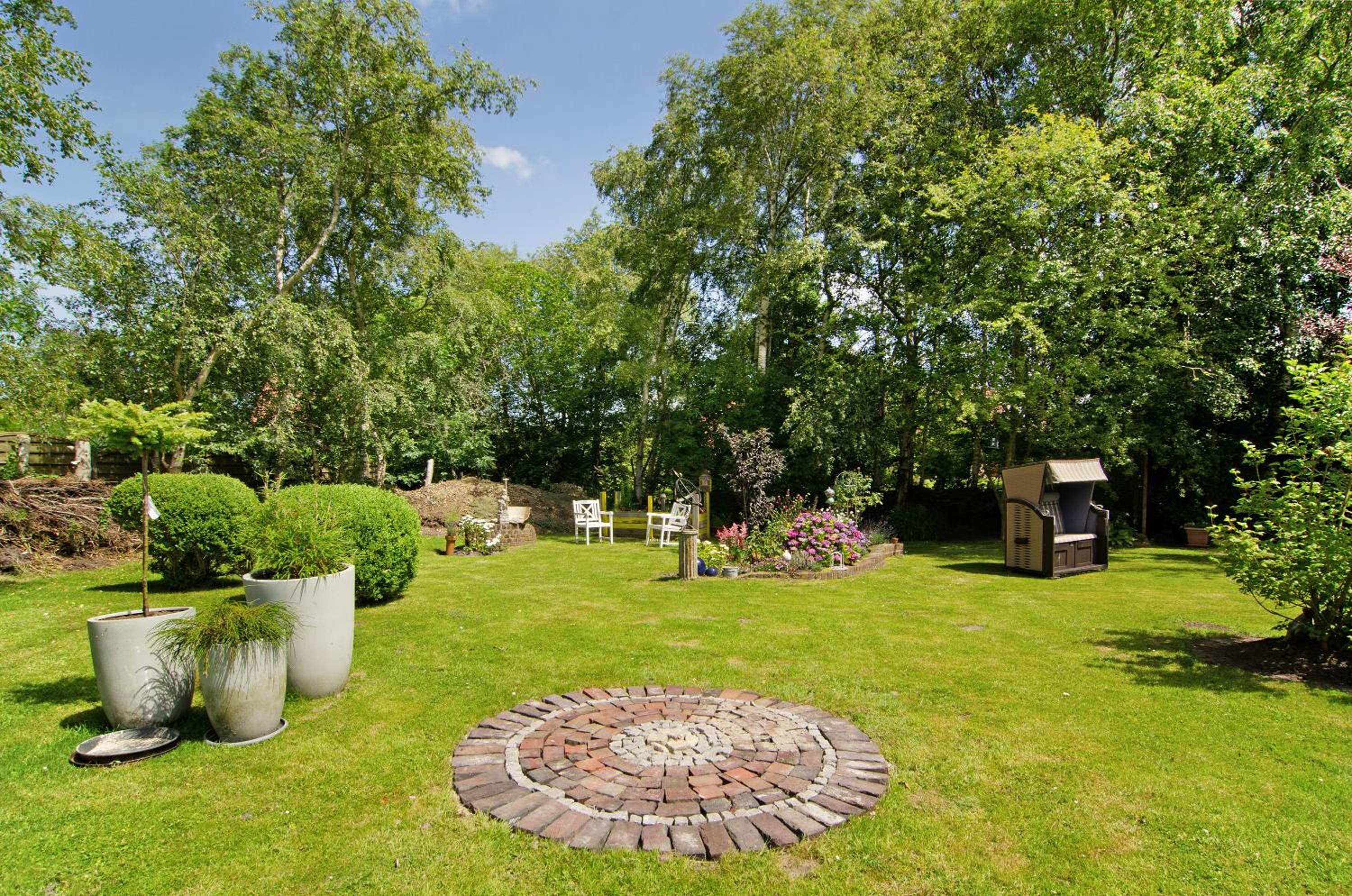 Two-Bedroom Deluxe Apartment with Garden View photo 3