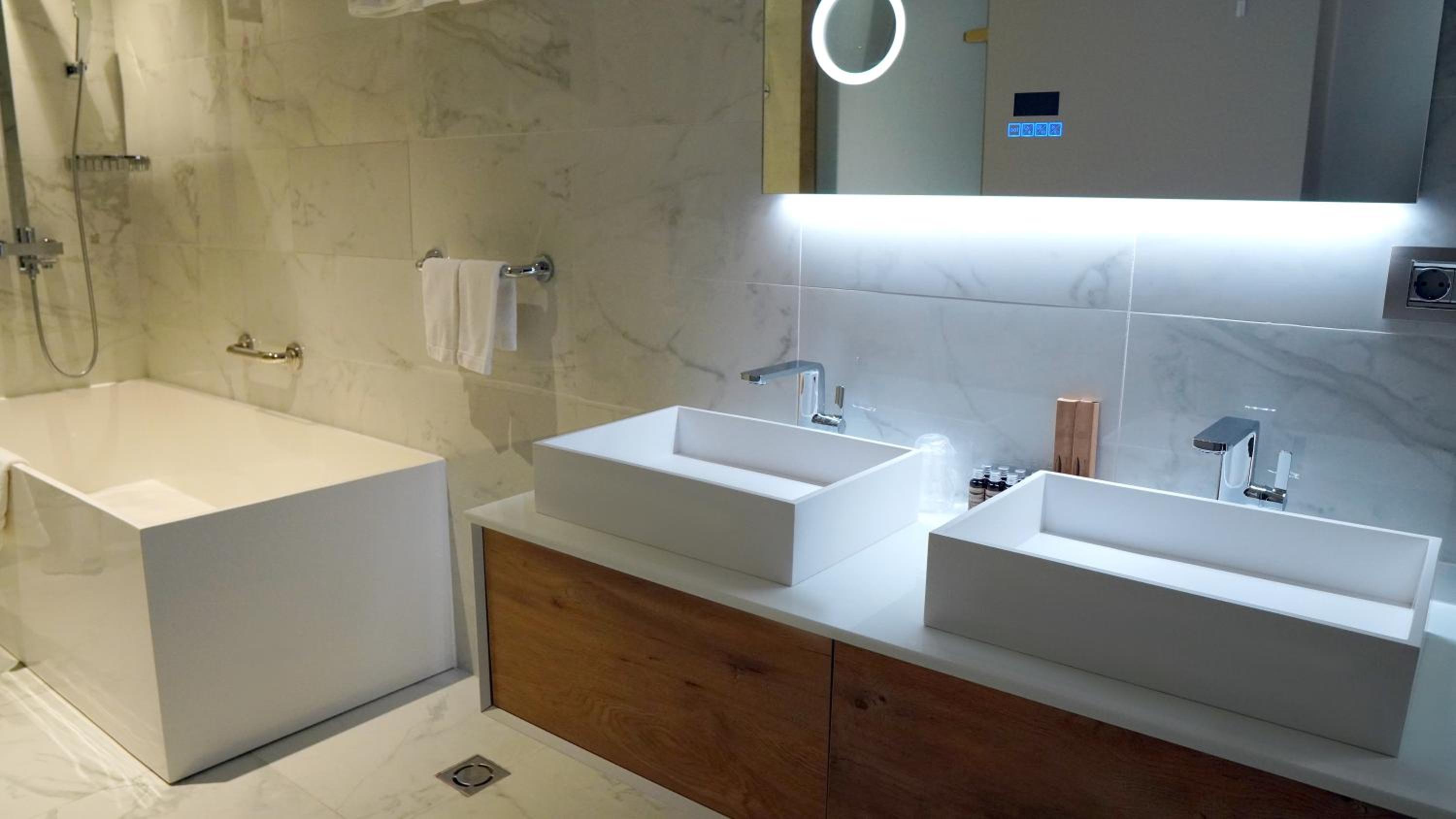 Superior Suite - Photo 4