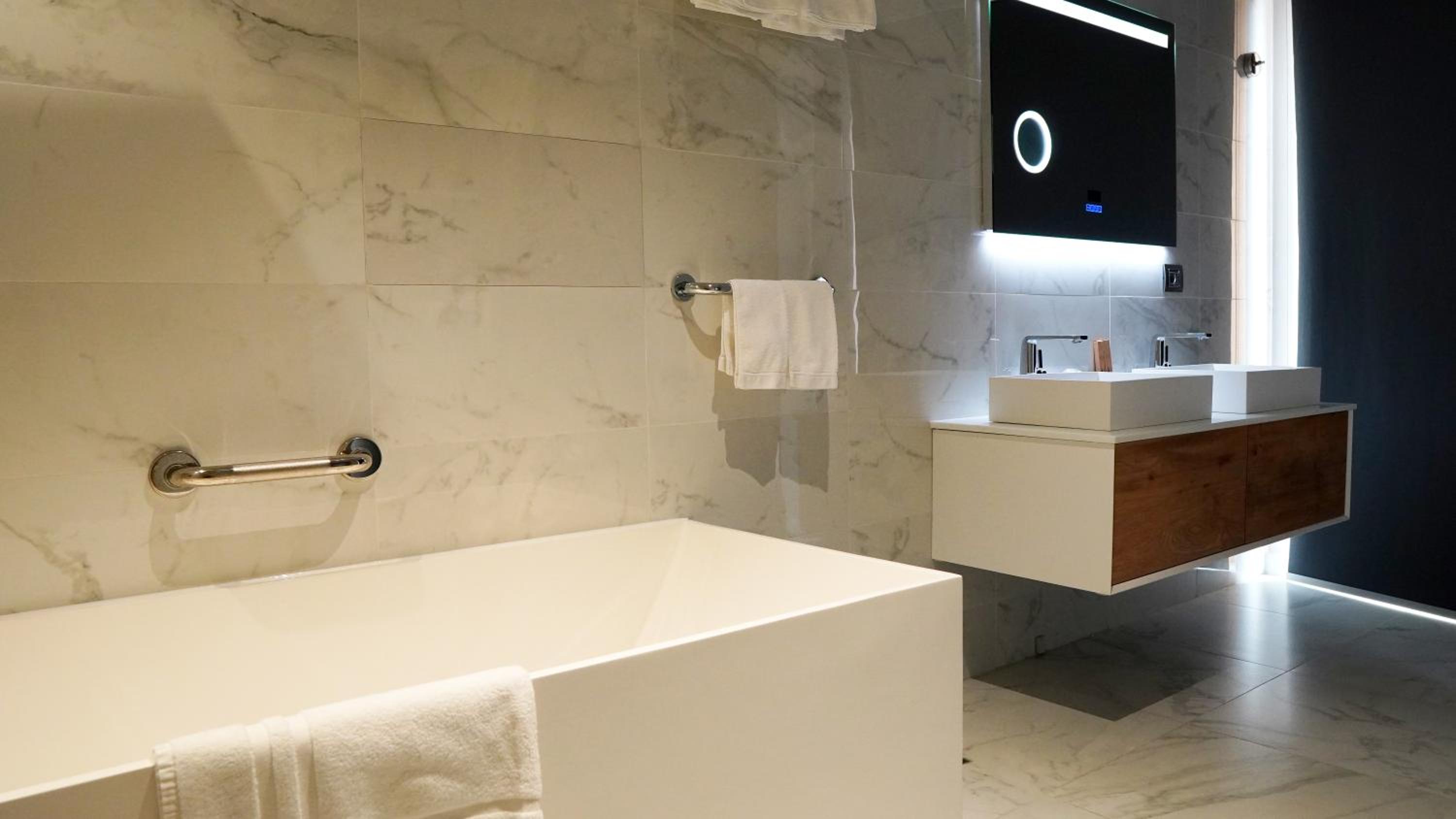 Superior Suite - Photo 5