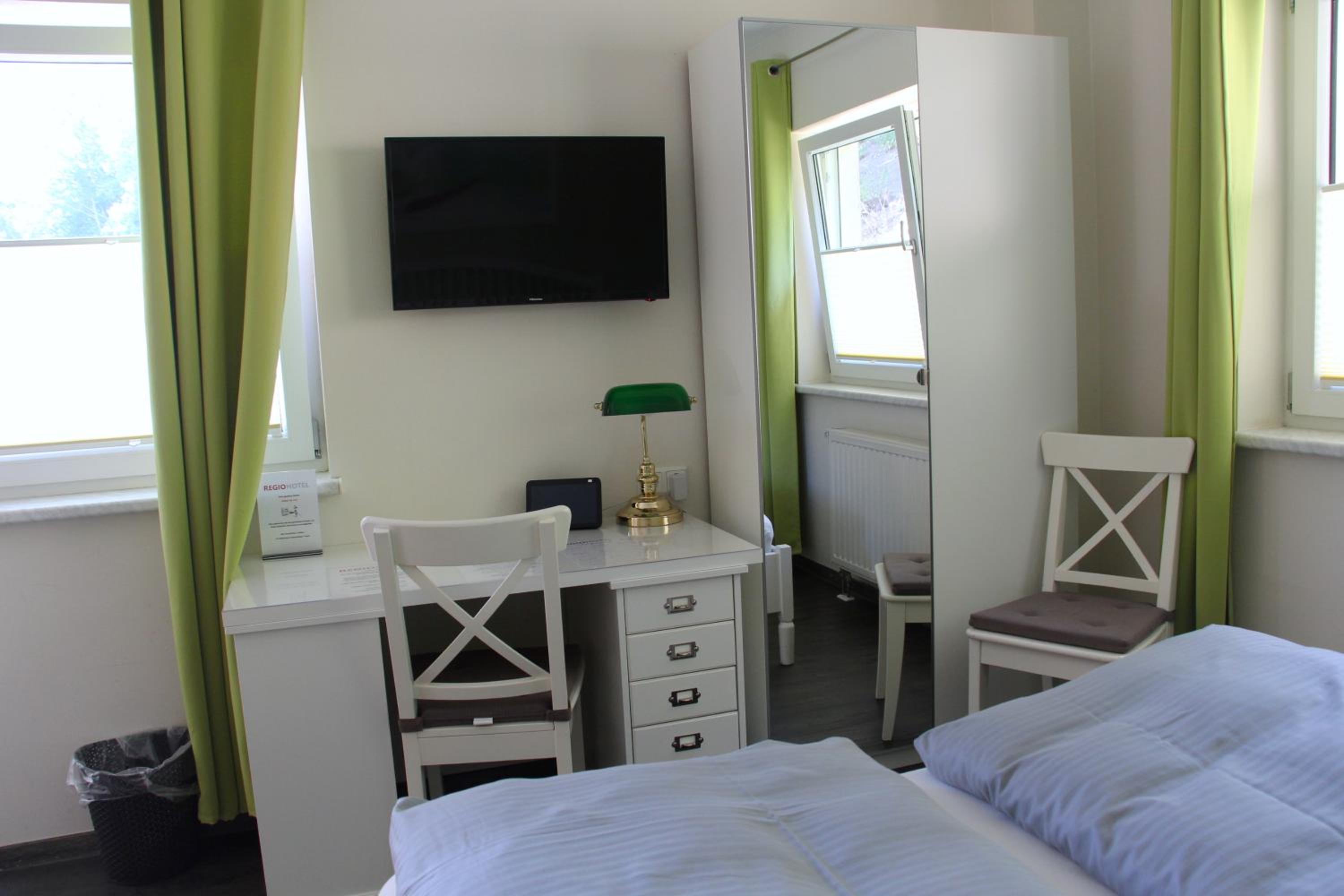 Double Room with Balcony - Photo 3