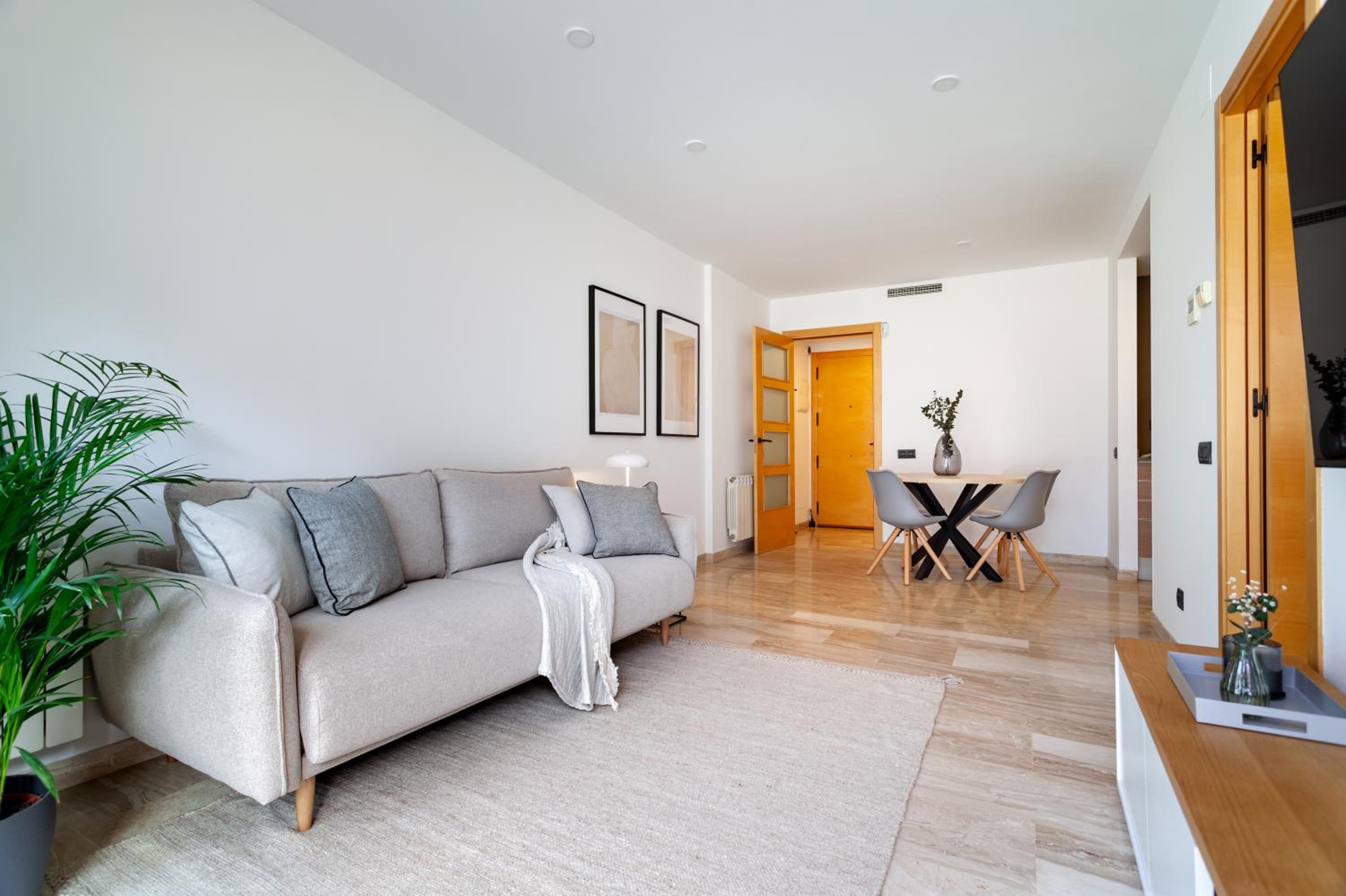 Two-Bedroom Apartment with Balcony and Terrace photo 3