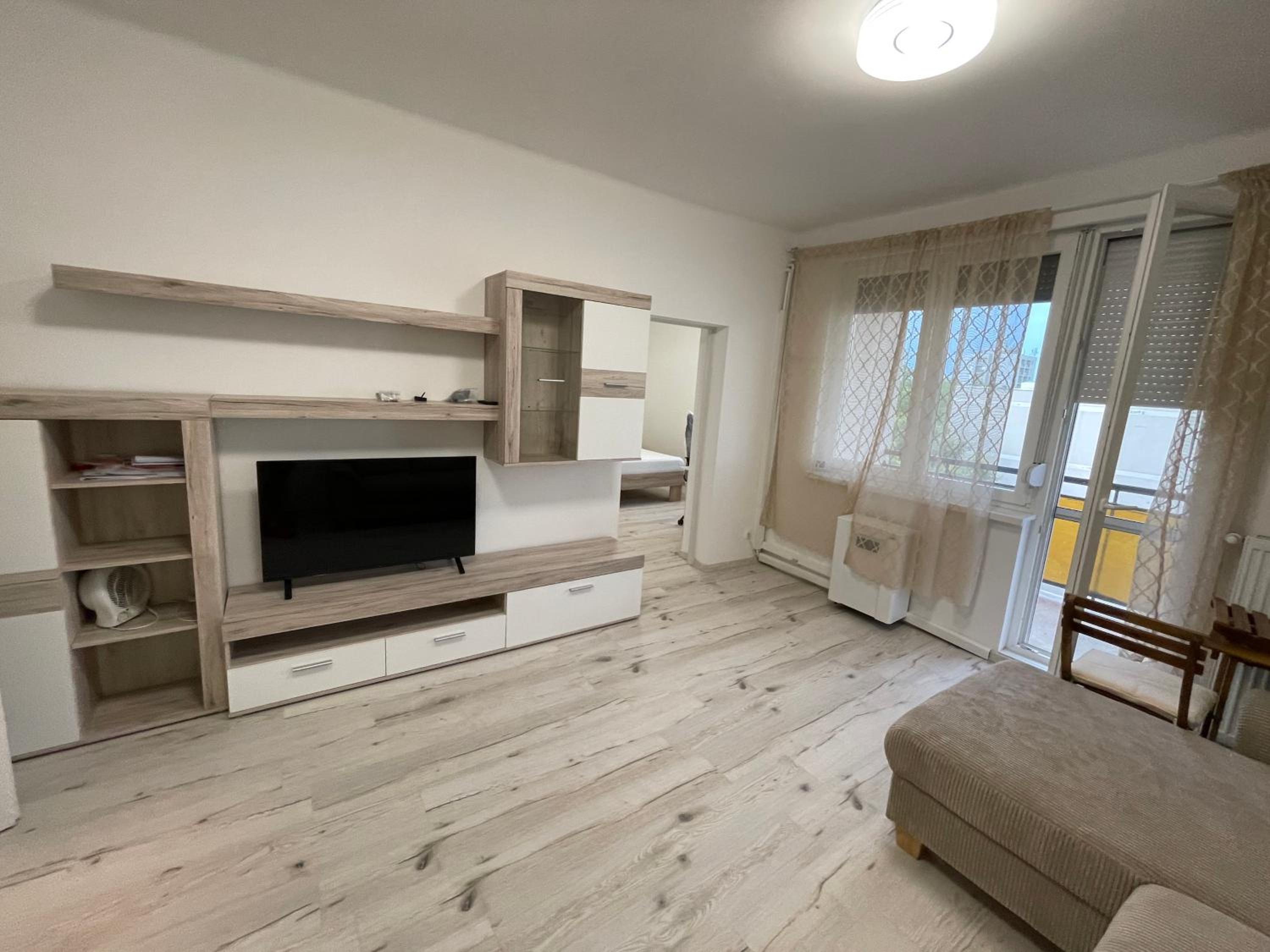 One-Bedroom Apartment photo 1