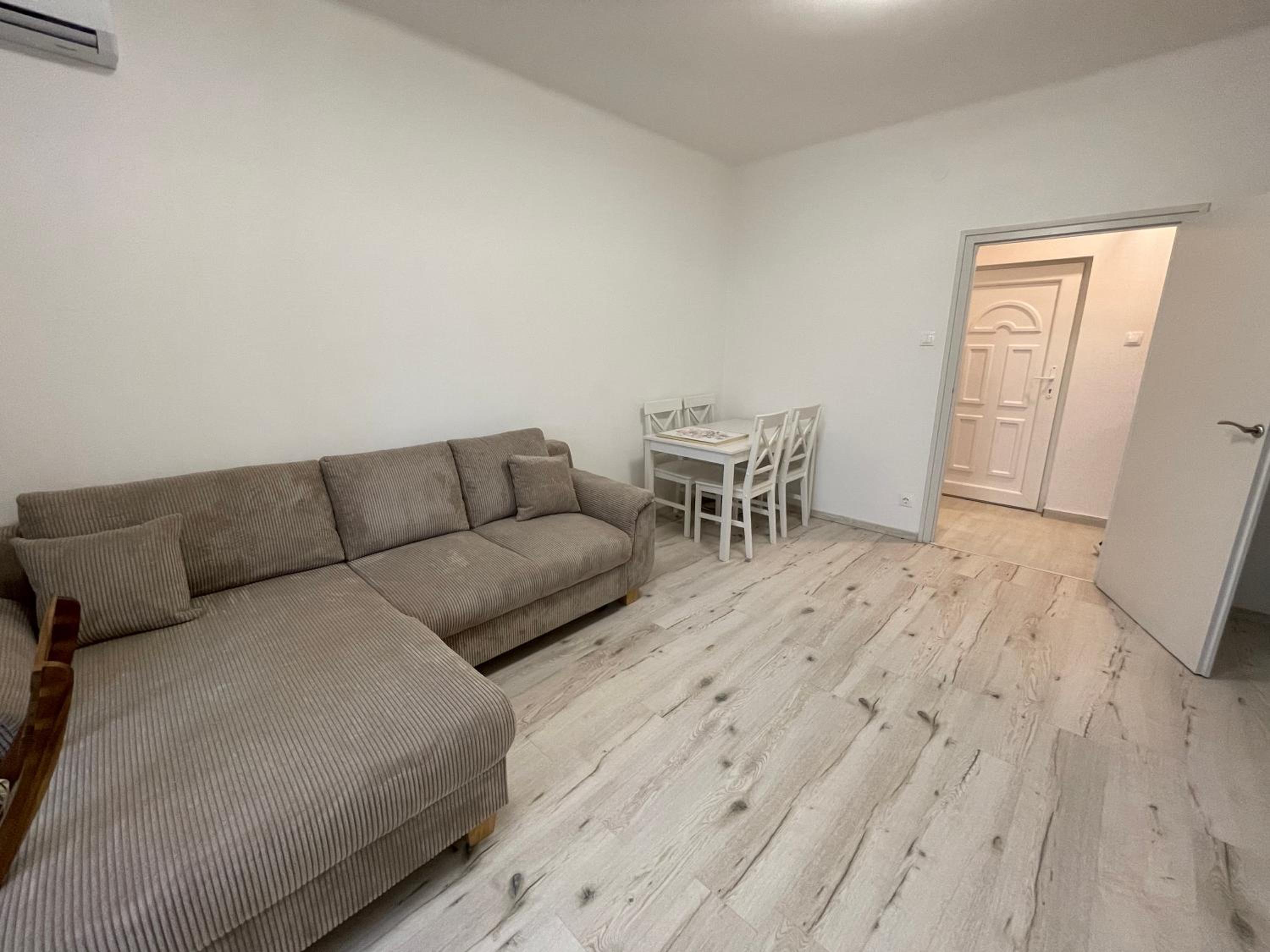 One-Bedroom Apartment photo 3