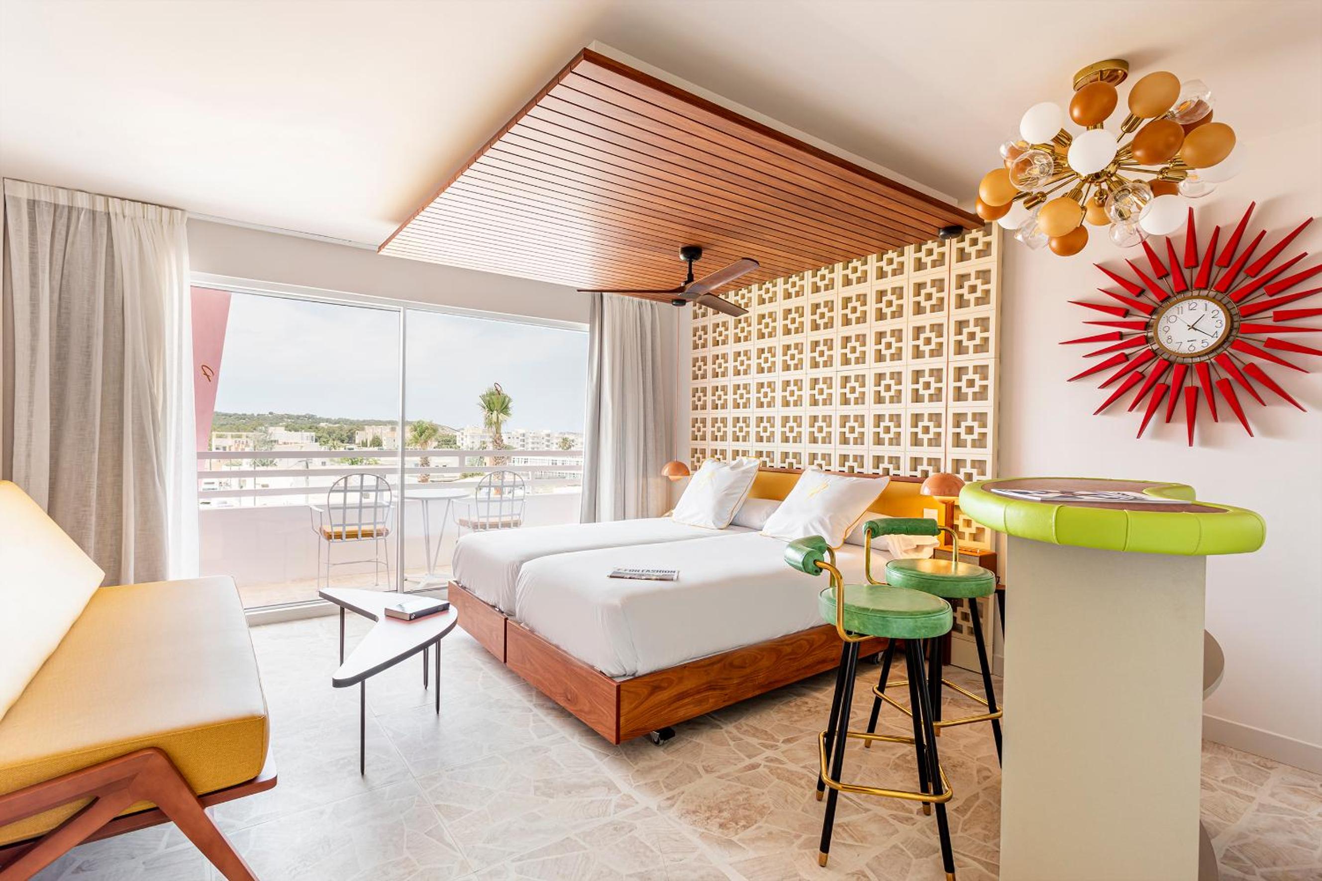 Junior Suite with Pool View - Photo 1