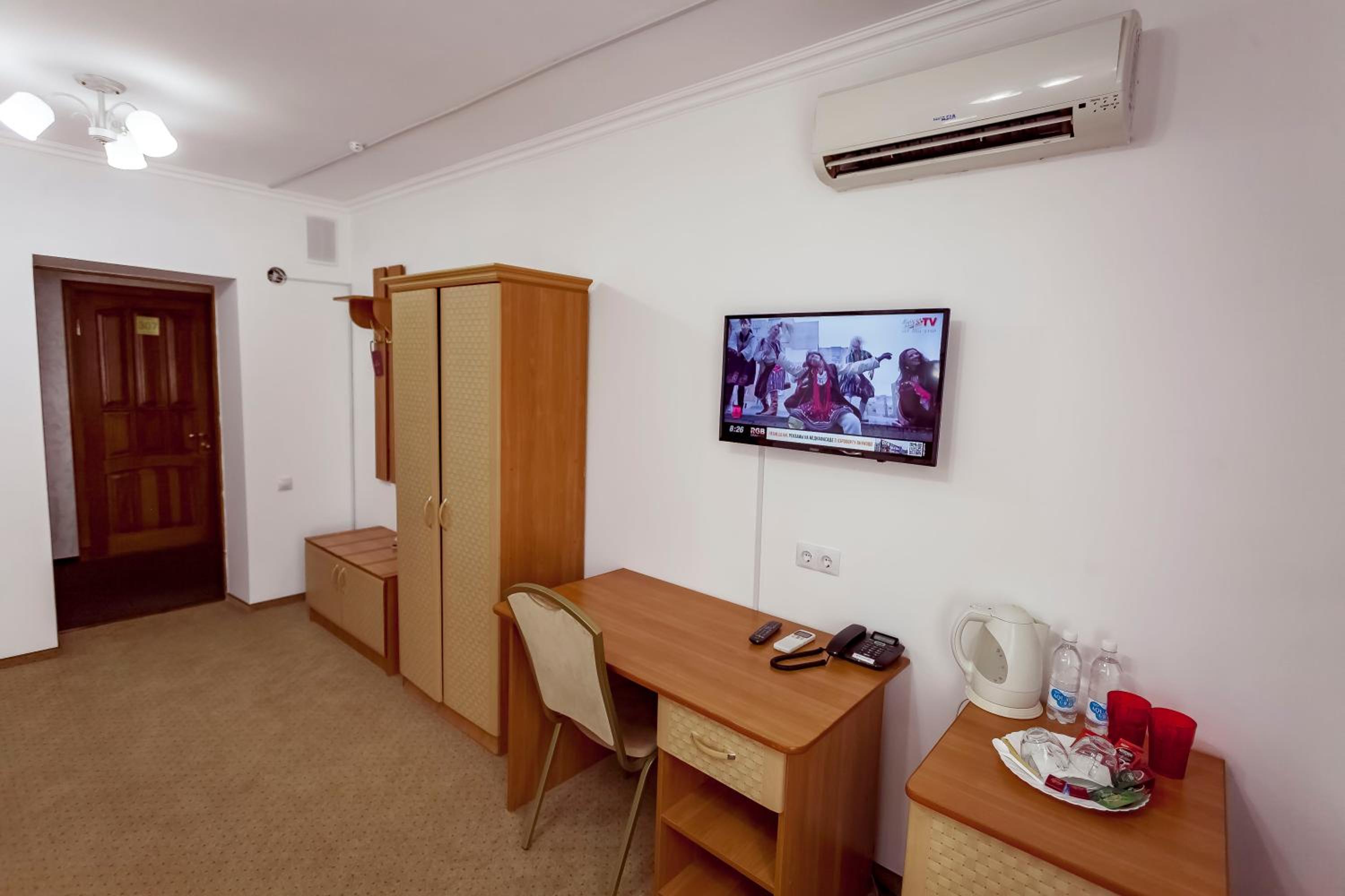 Double Room - Photo 4