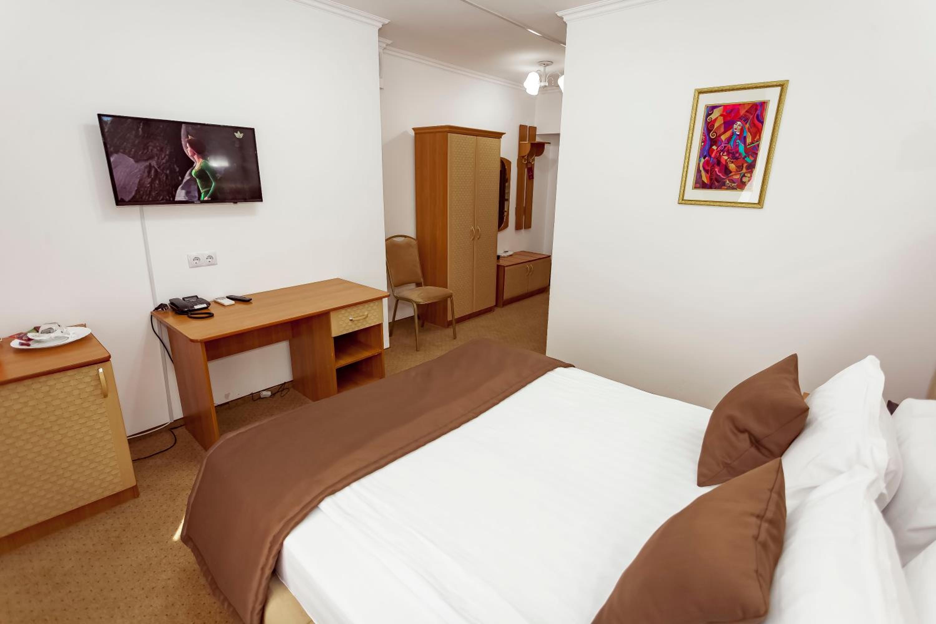 Double Room - Photo 3