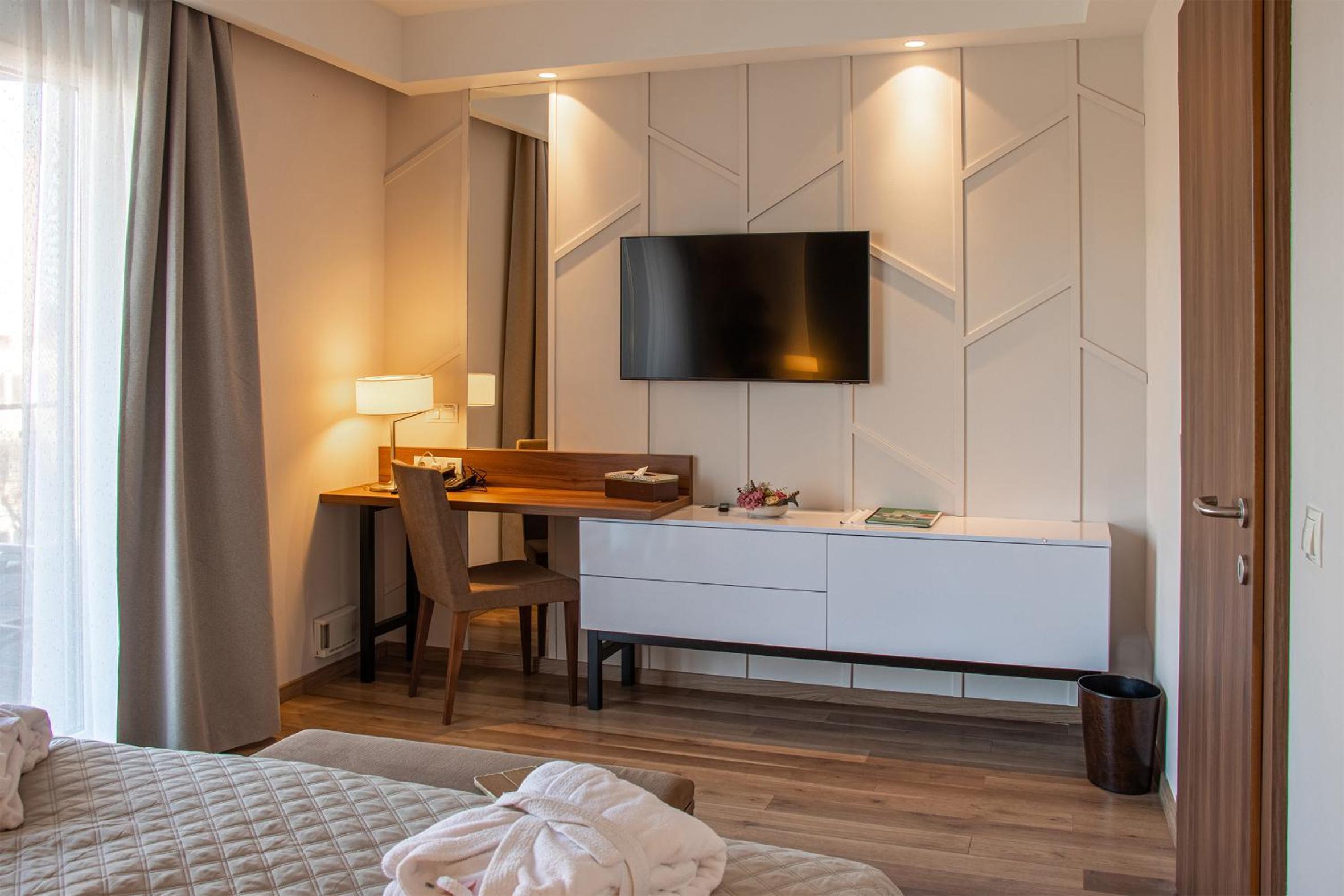 Suite with Garden View - Photo 2