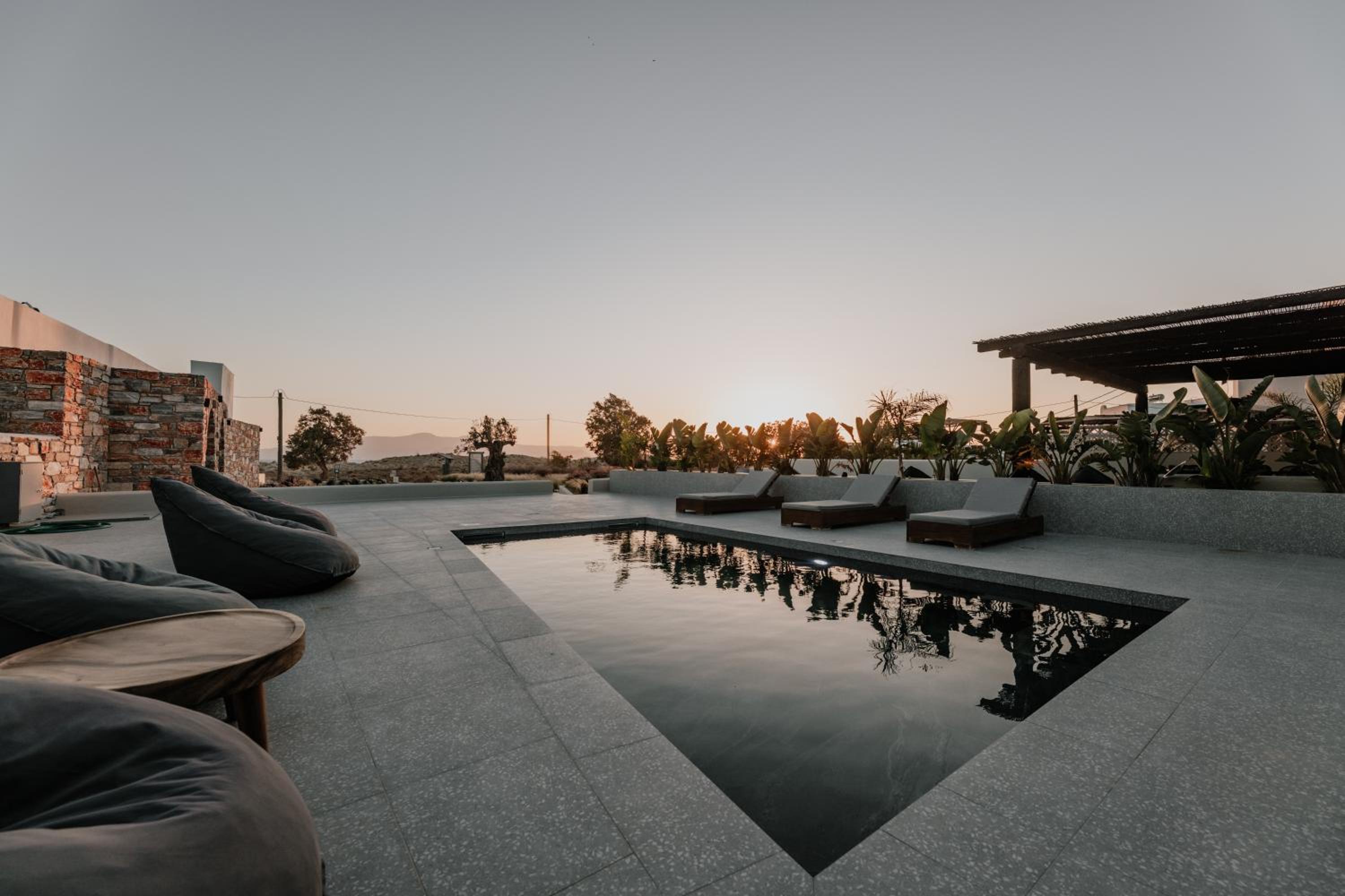  Glorious Villa With Private Pool & Jacuzzi - Photo 9