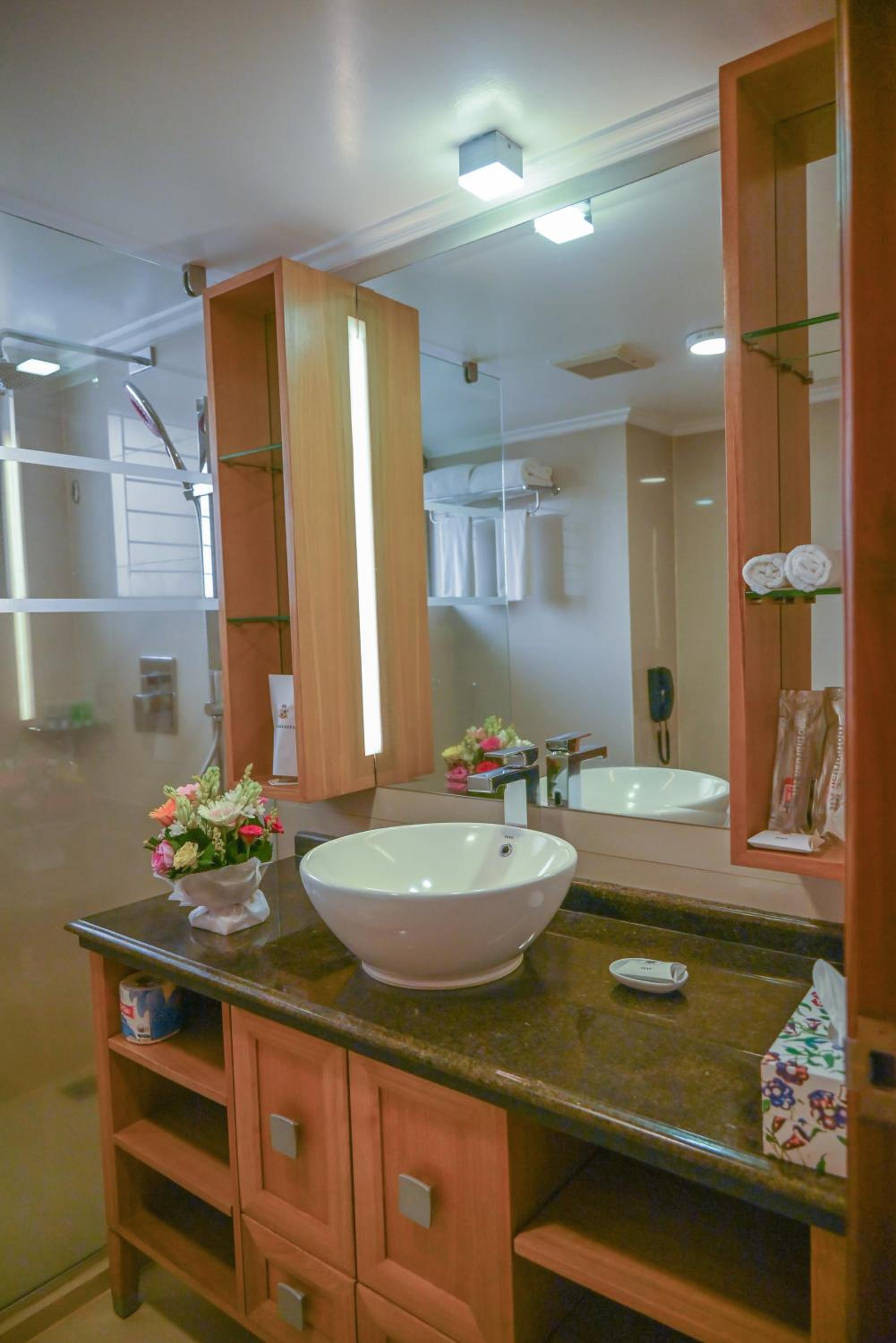 Suite with 10% discount on Food, 10% discount on Laundry, 10% discount on SPA photo 2